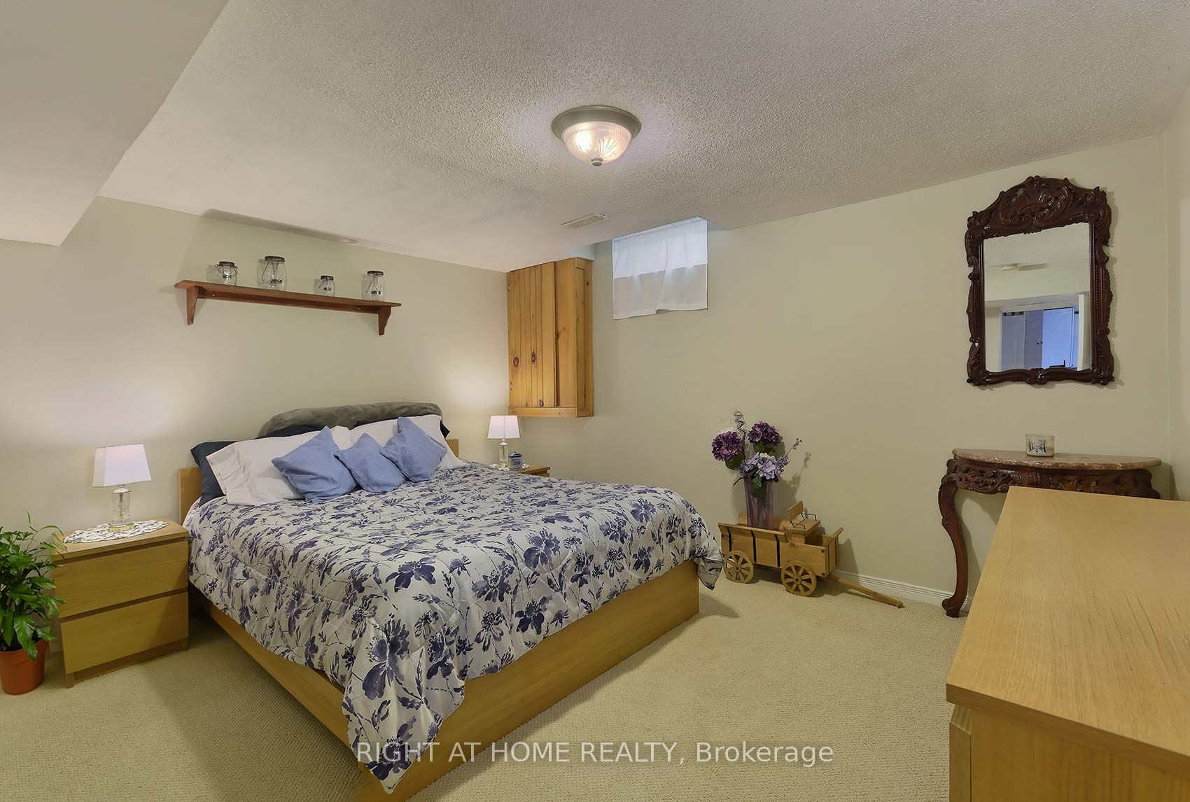 884 Southgate Drive S