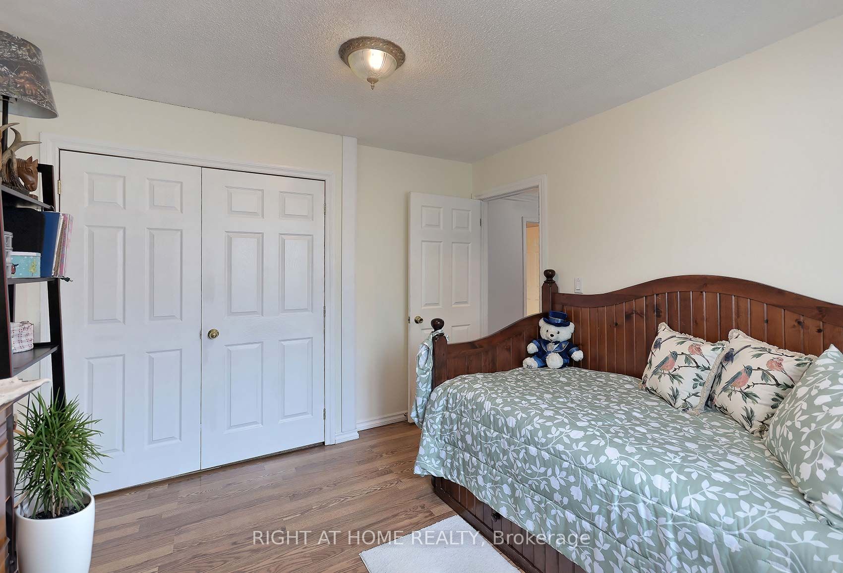 884 Southgate Drive S