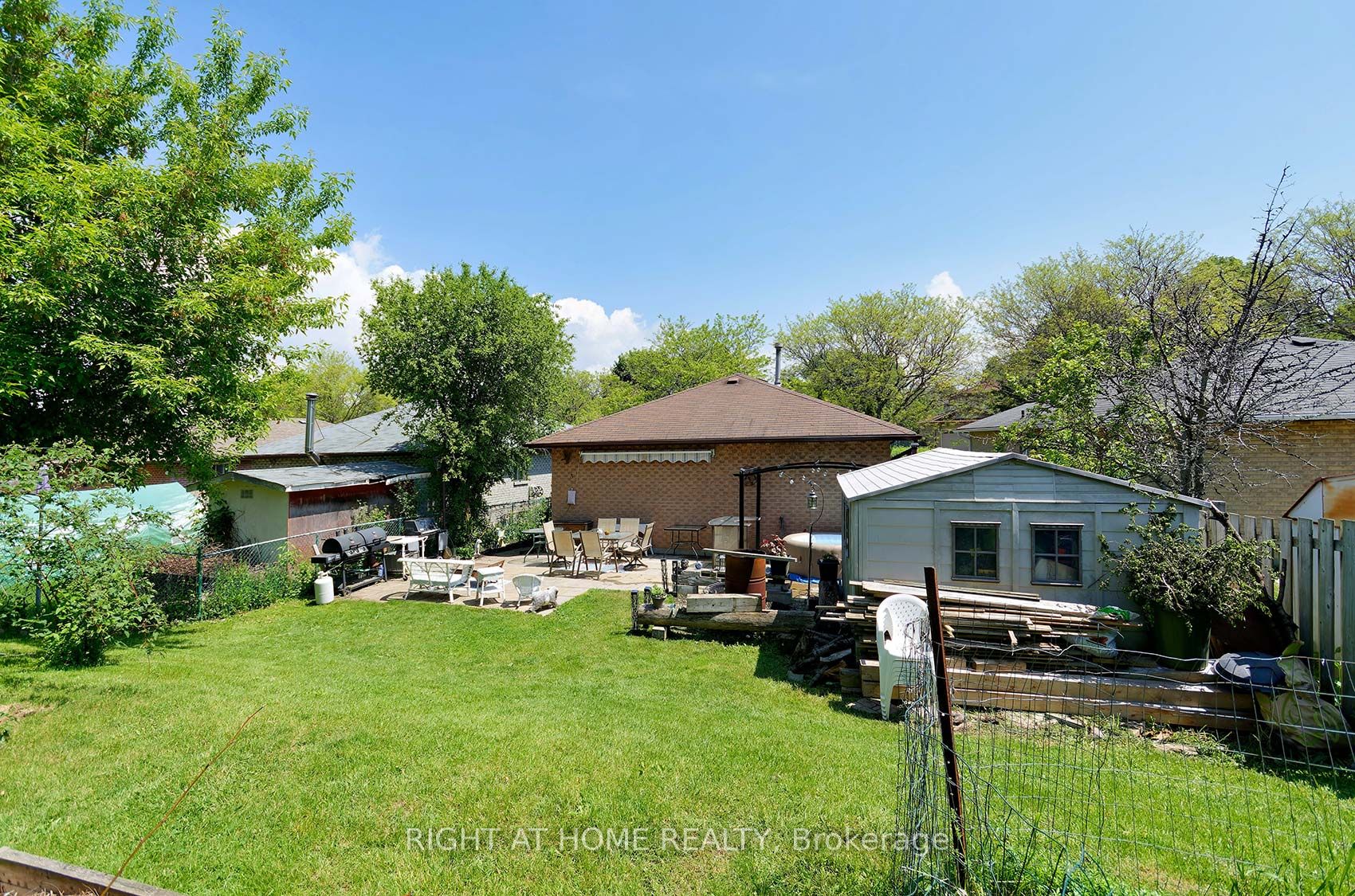 884 Southgate Drive S