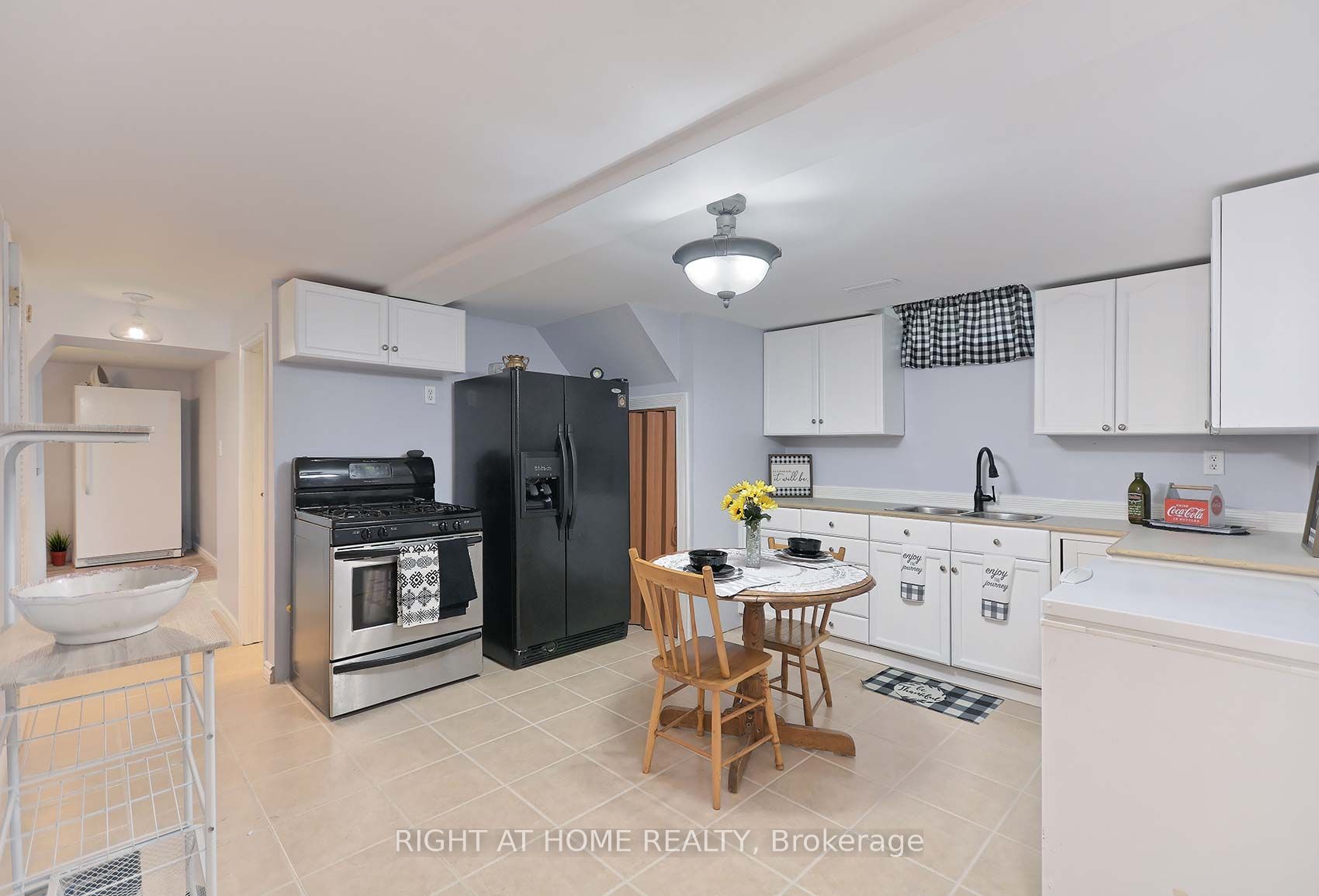 884 Southgate Drive S