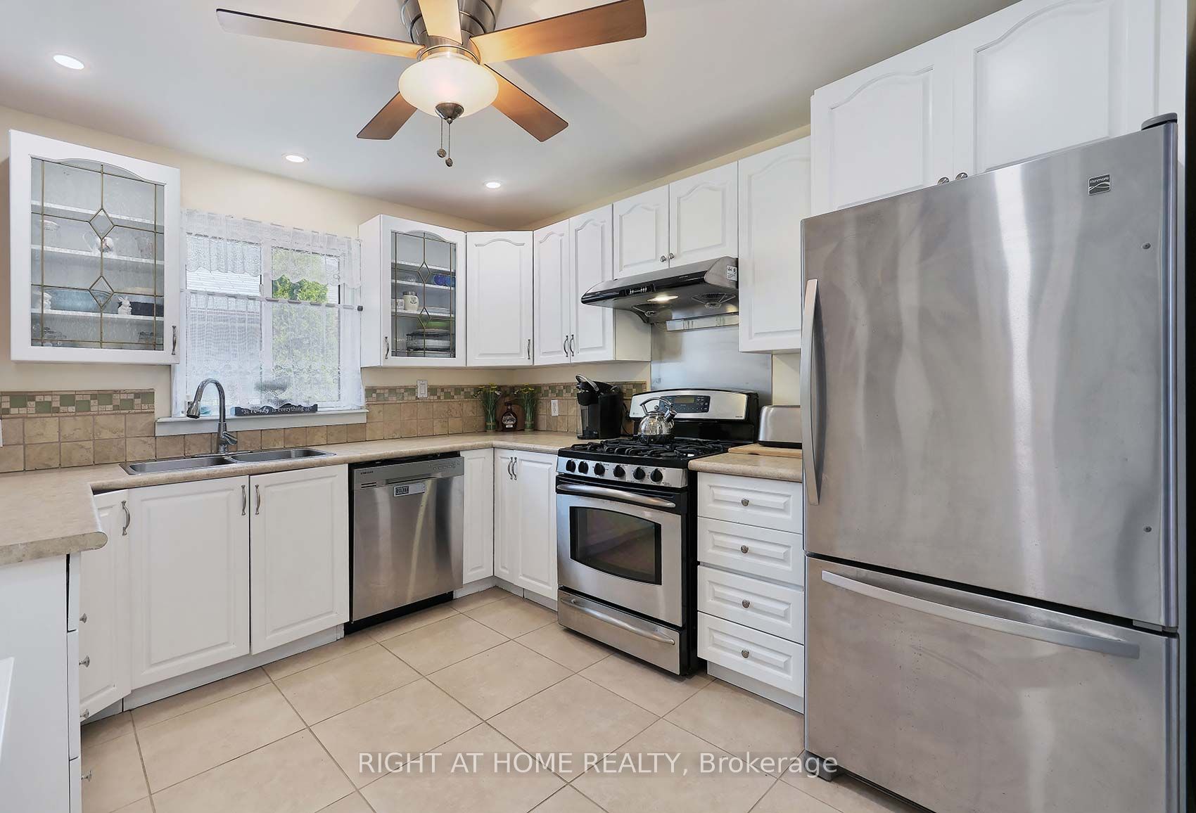 884 Southgate Drive S