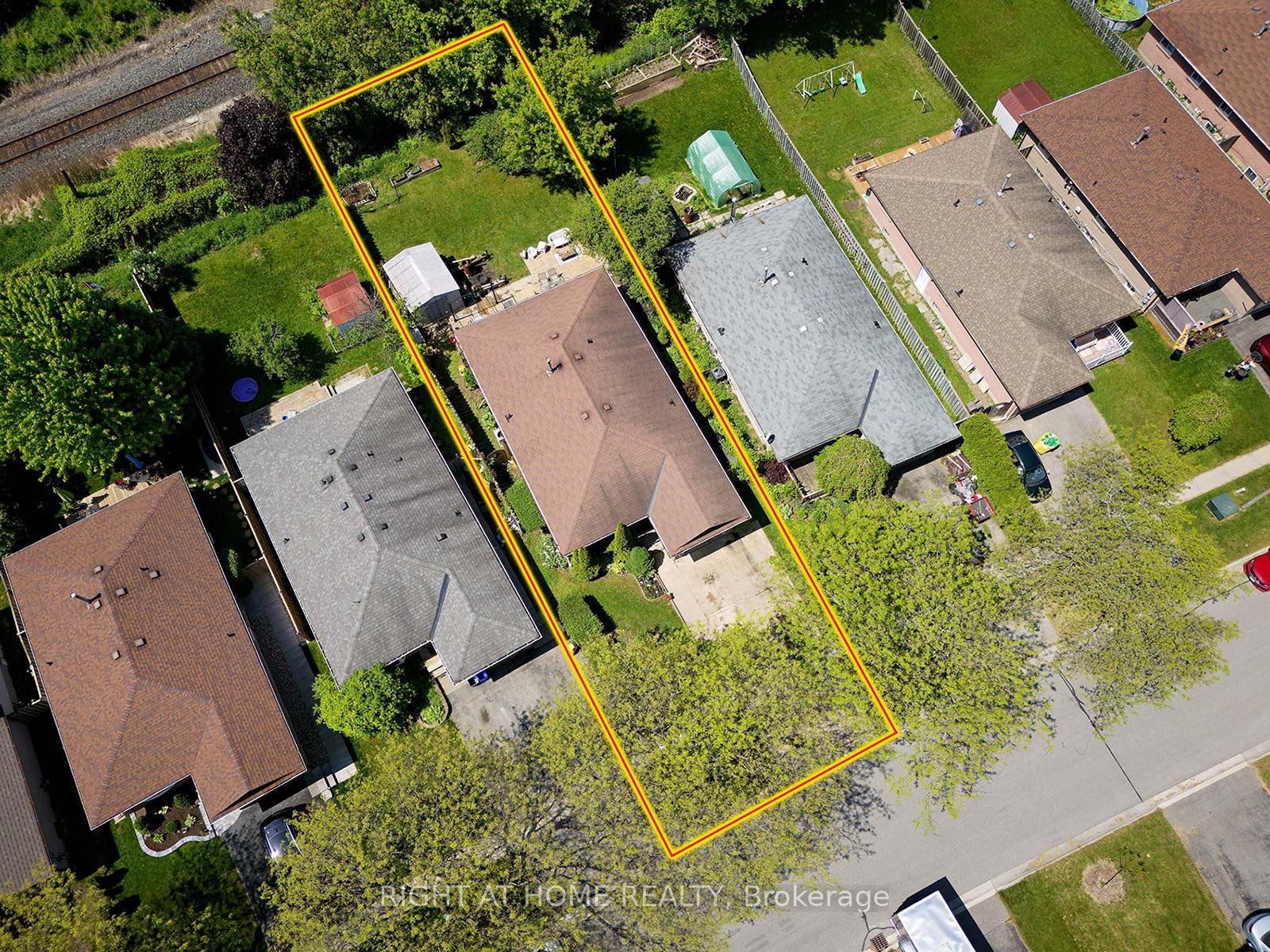 884 Southgate Drive S