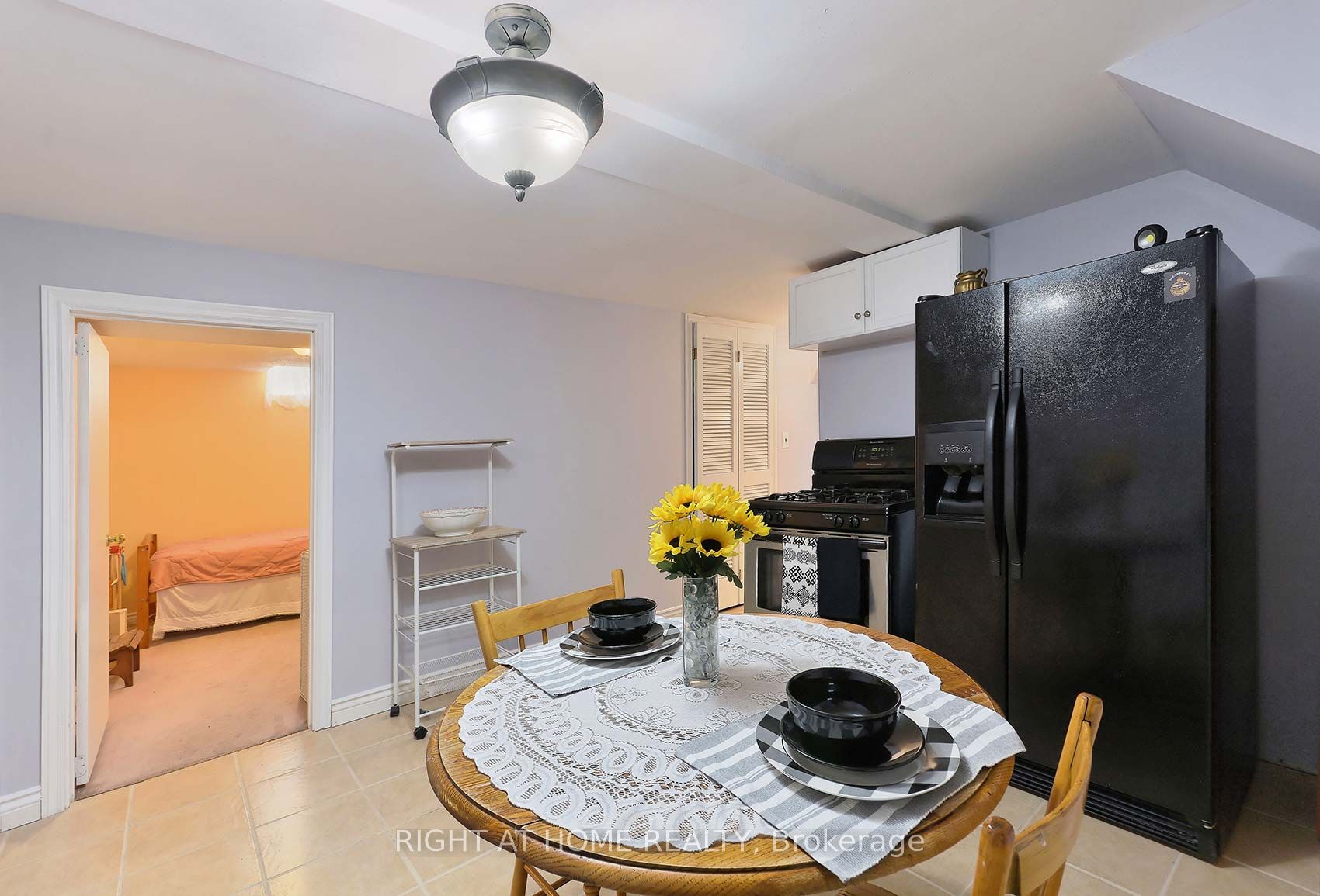 884 Southgate Drive S