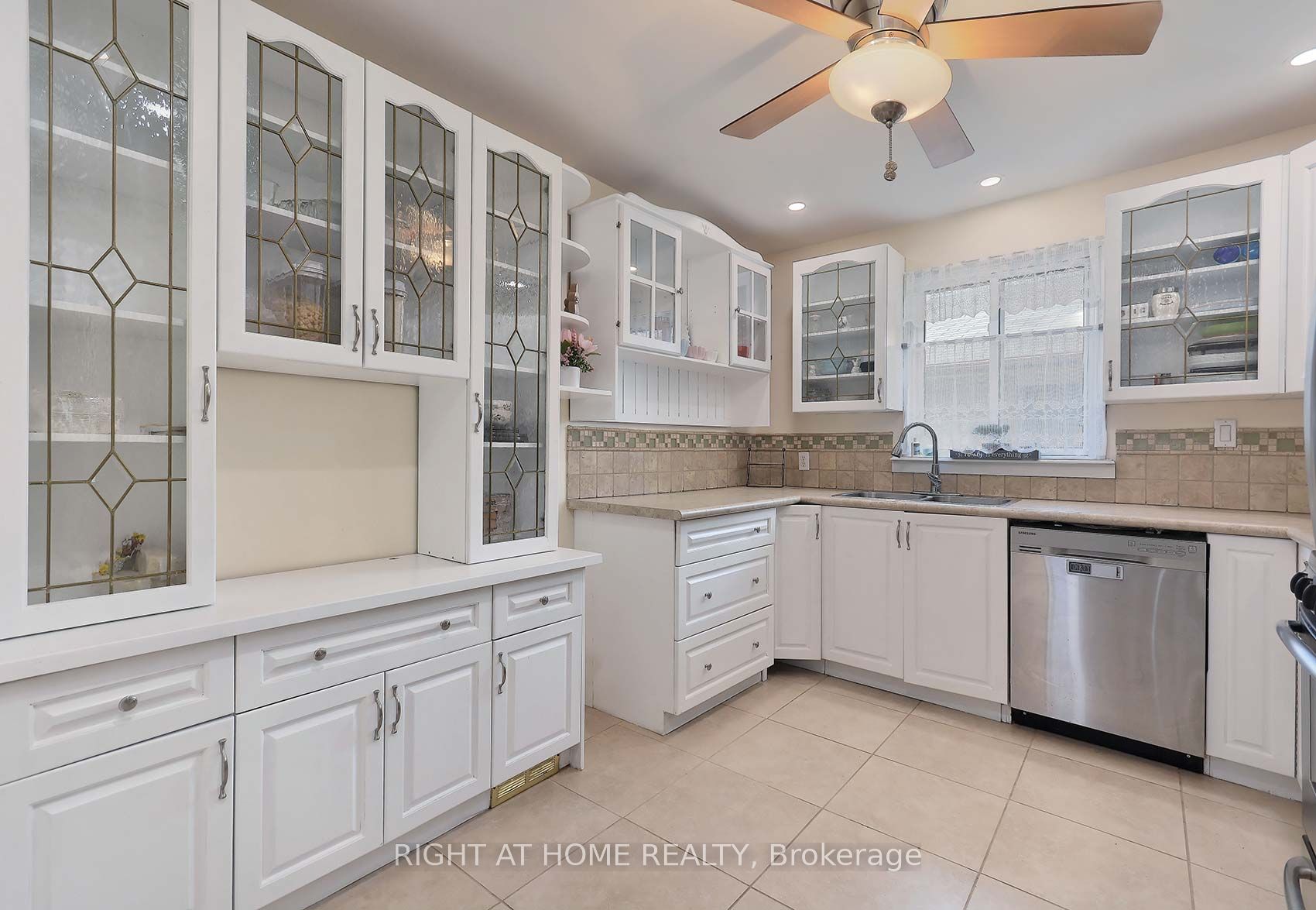 884 Southgate Drive S