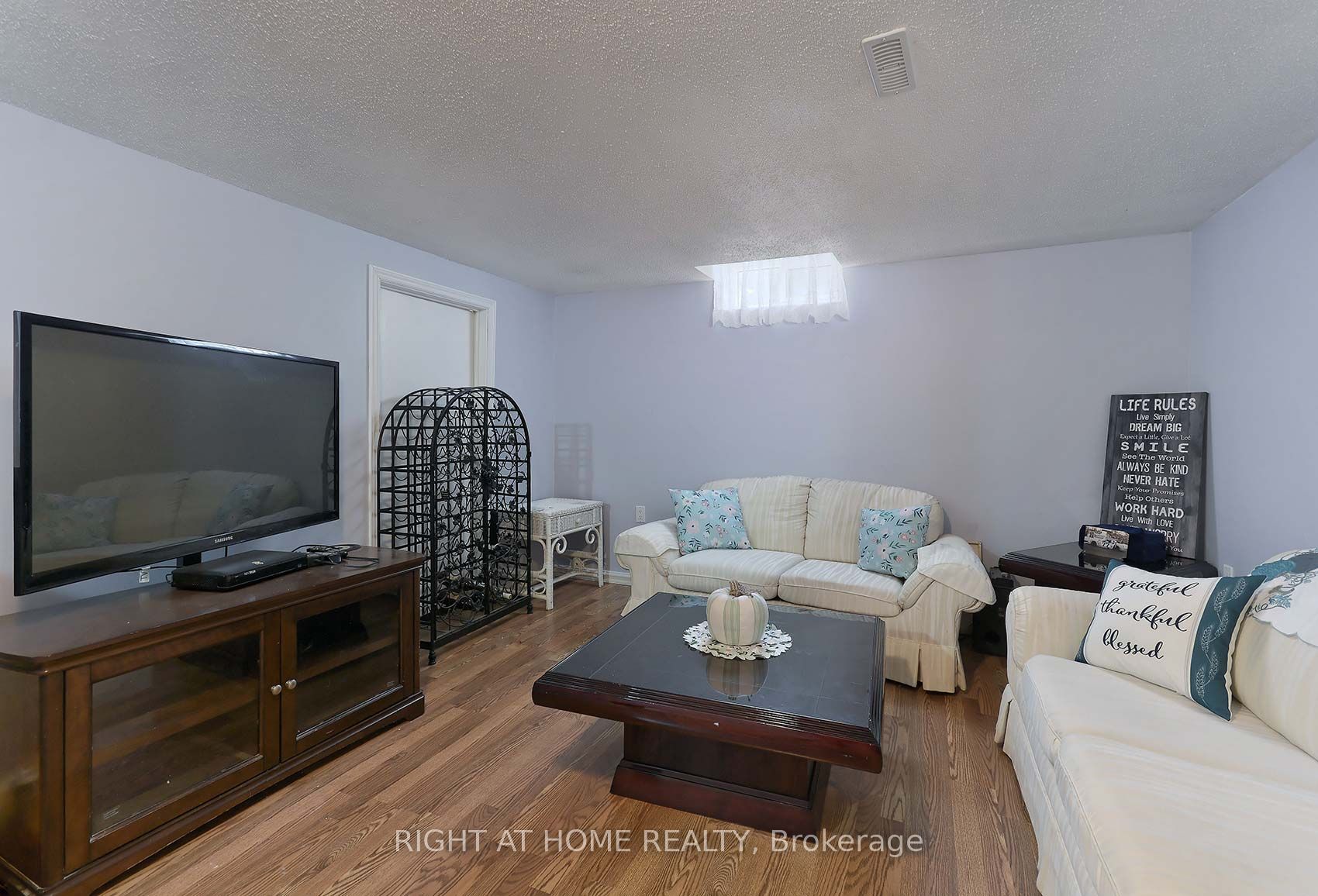884 Southgate Drive S