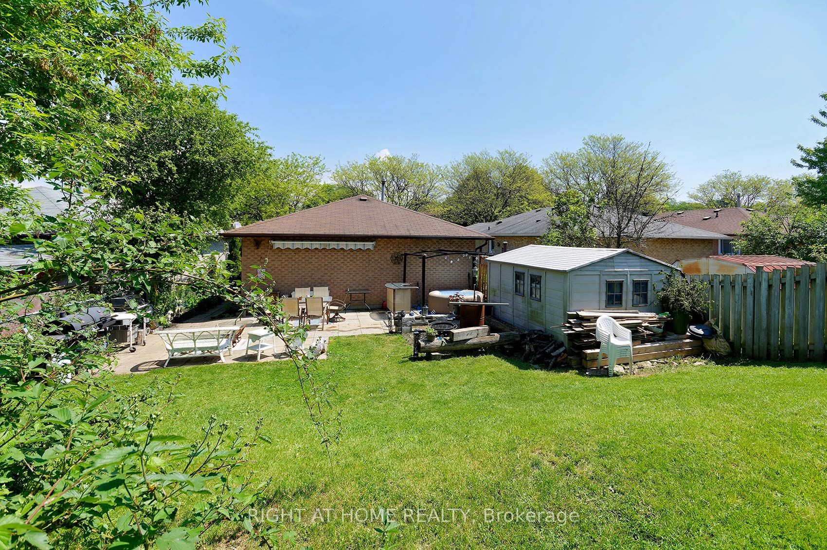884 Southgate Drive S