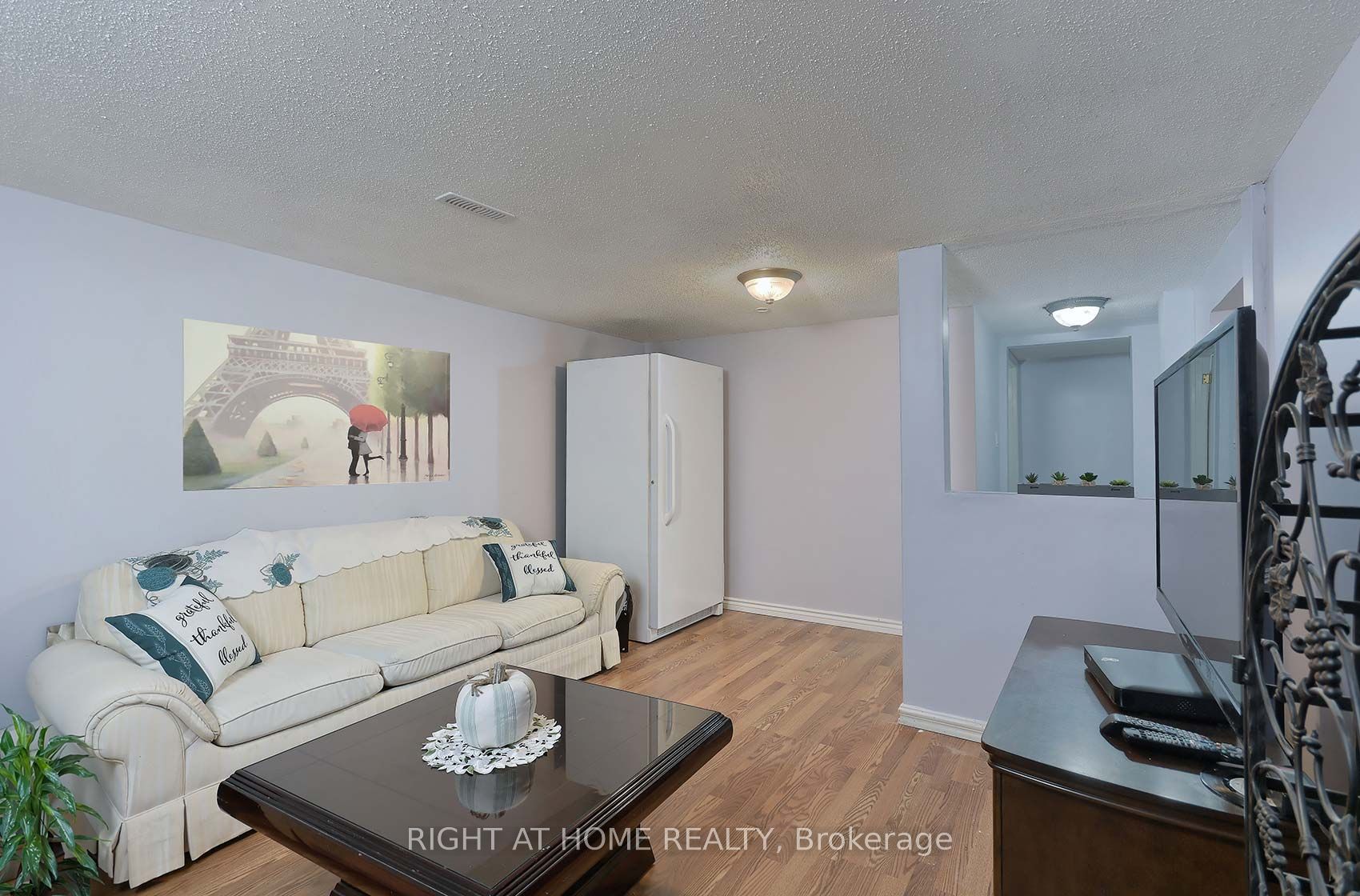 884 Southgate Drive S