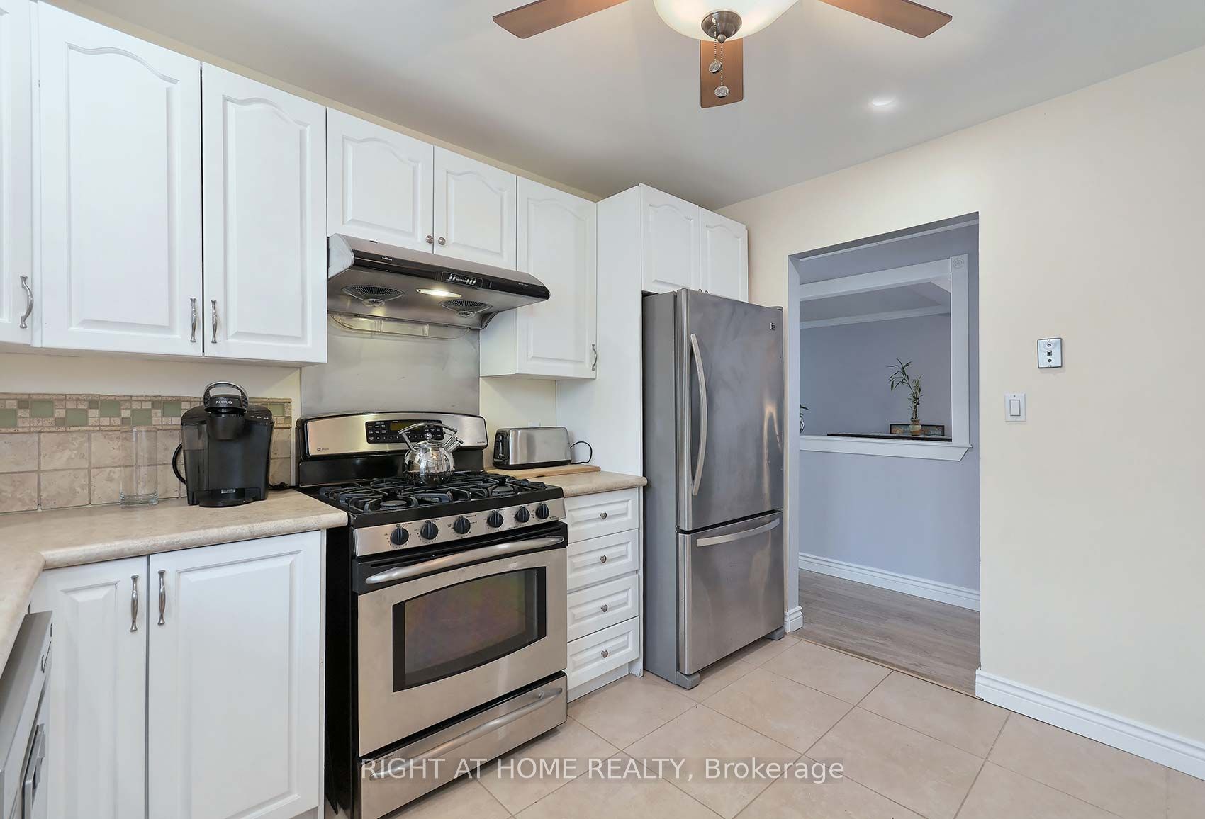 884 Southgate Drive S