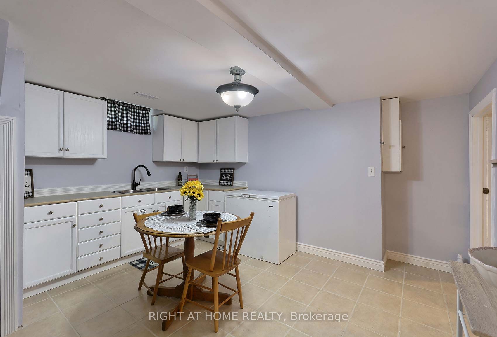 884 Southgate Drive S