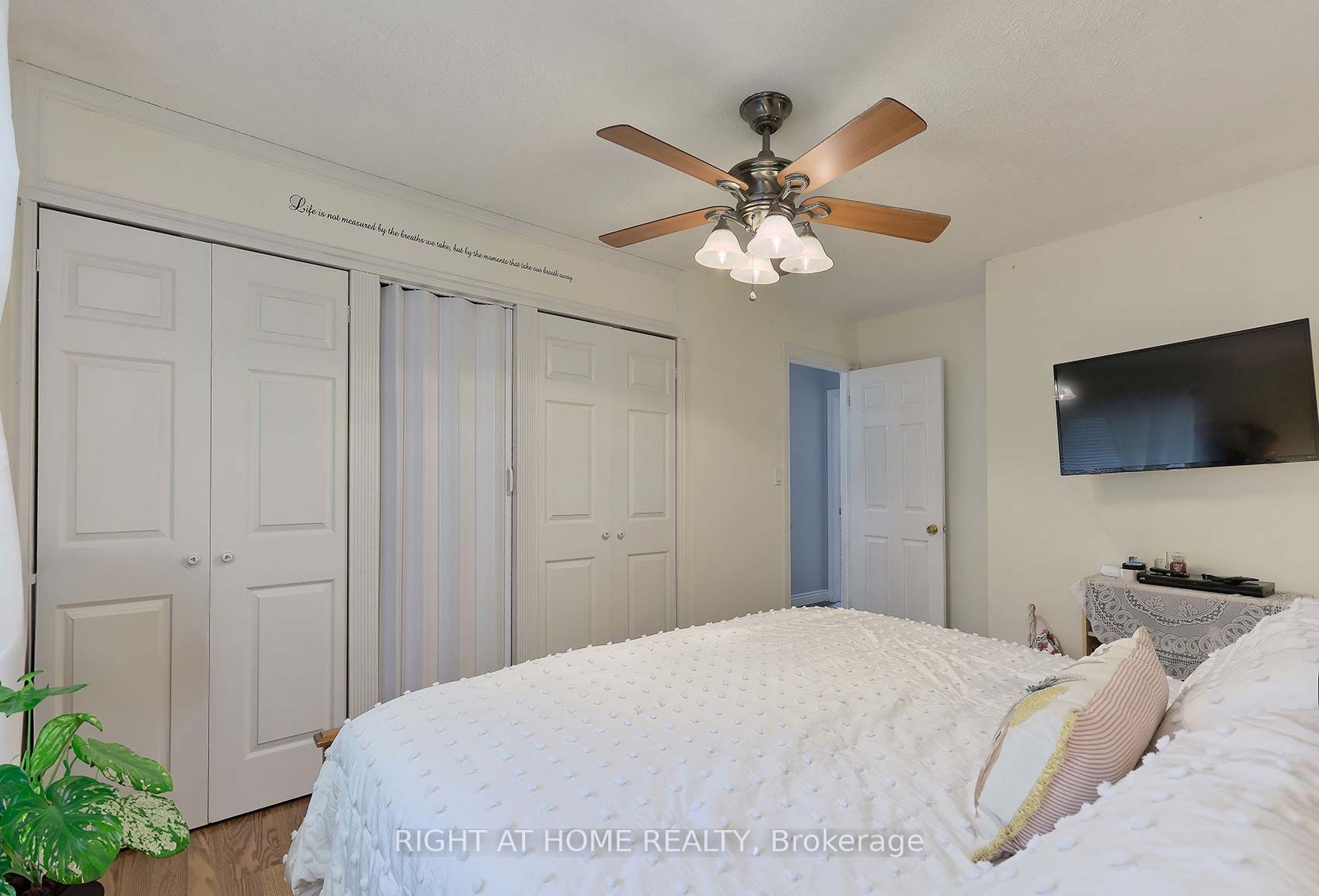 884 Southgate Drive S