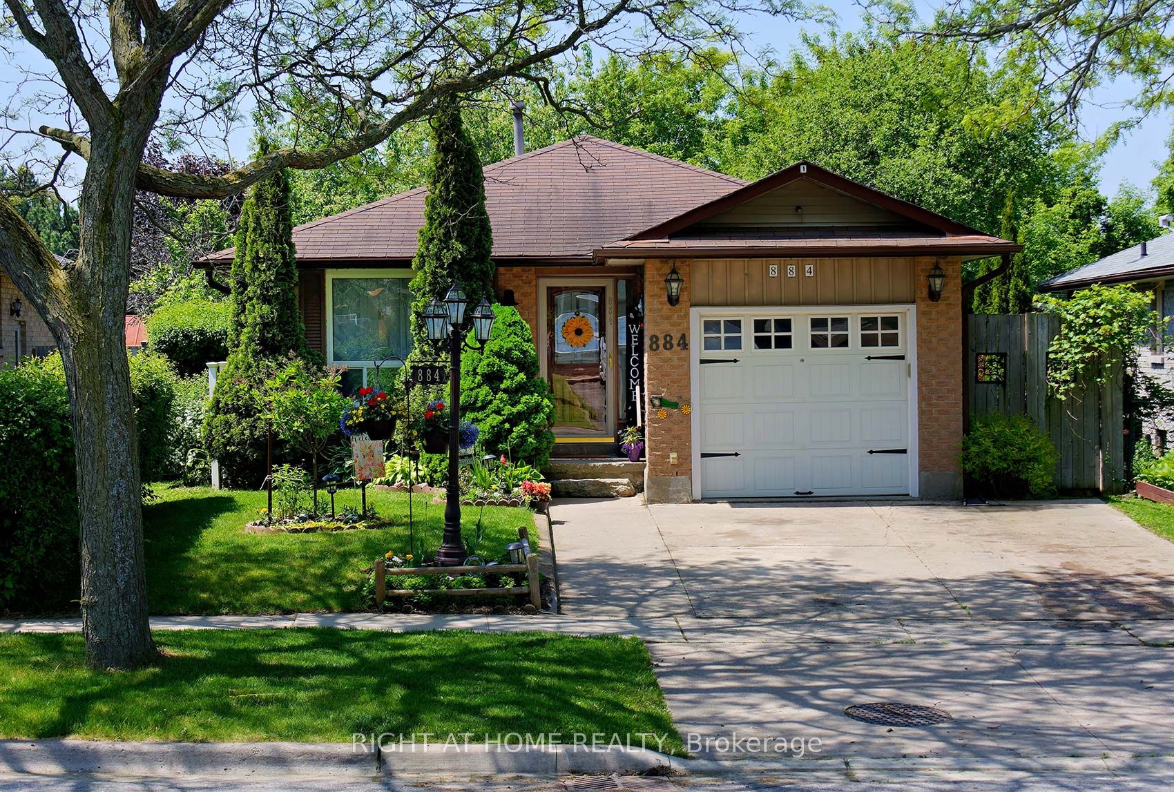 884 Southgate Drive S