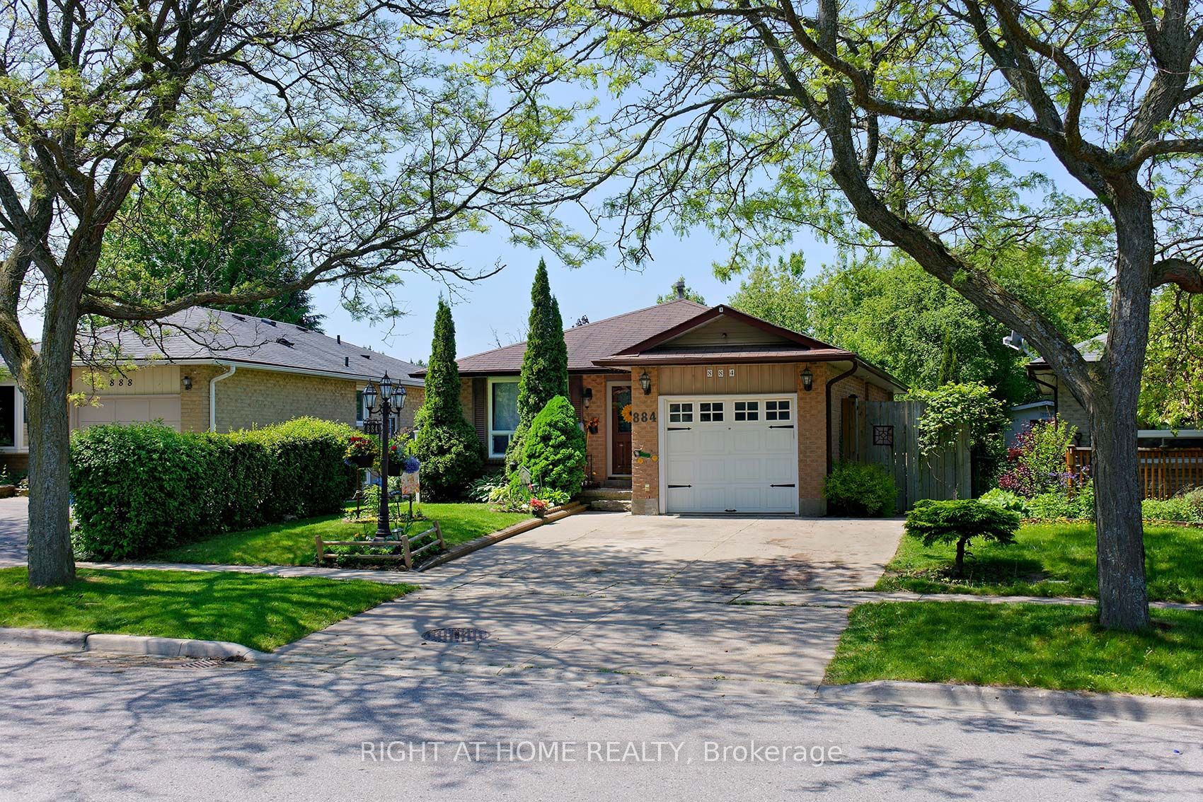 884 Southgate Drive S