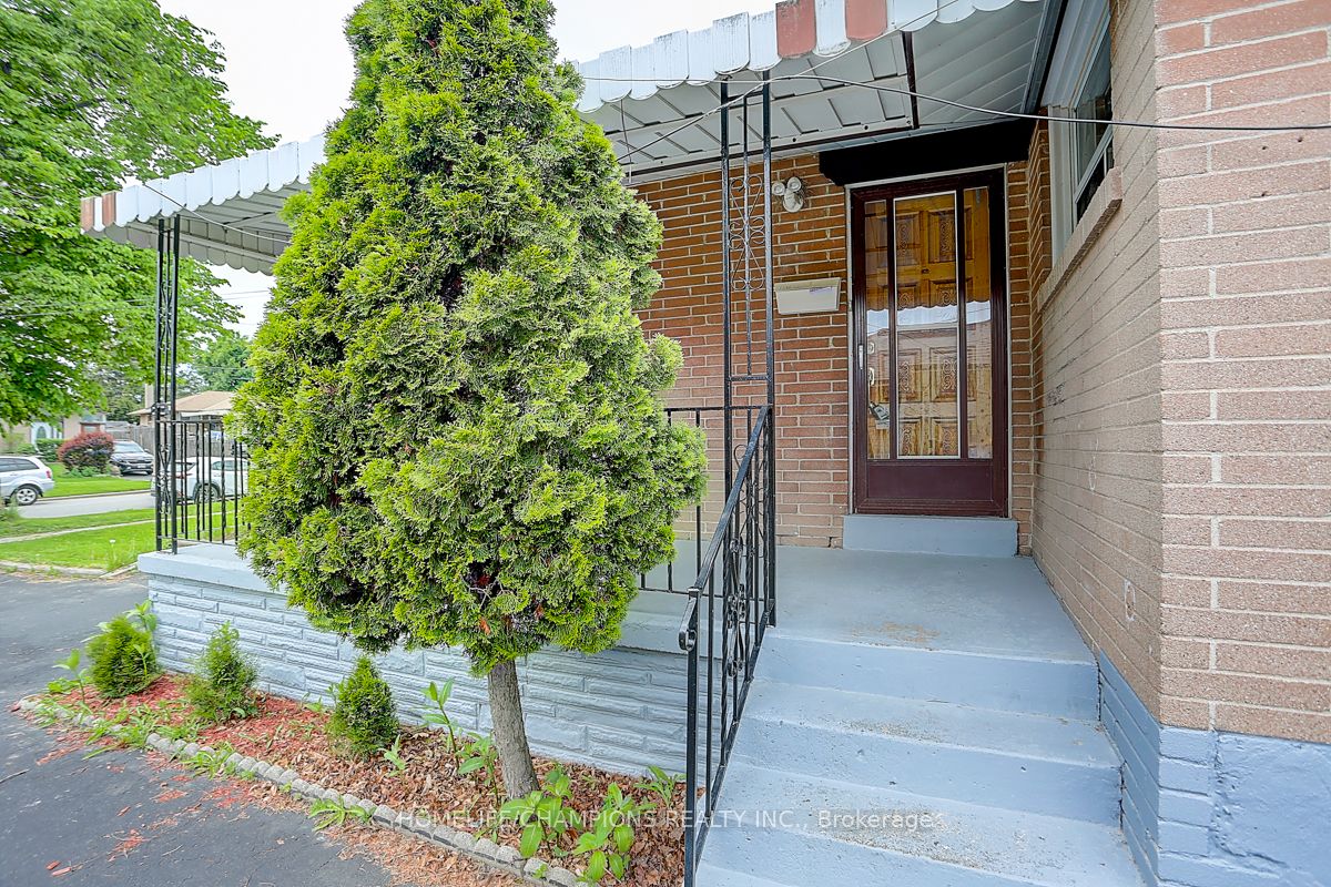 15 Stonehenge Crescent