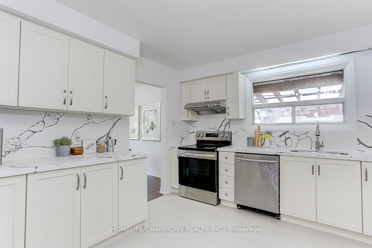 15 Stonehenge Crescent
