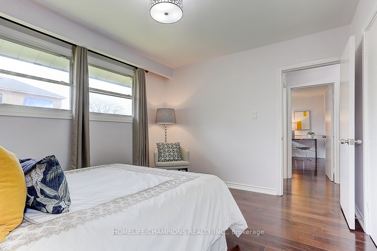 15 Stonehenge Crescent