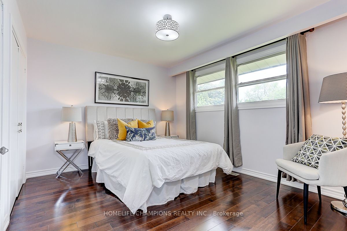 15 Stonehenge Crescent
