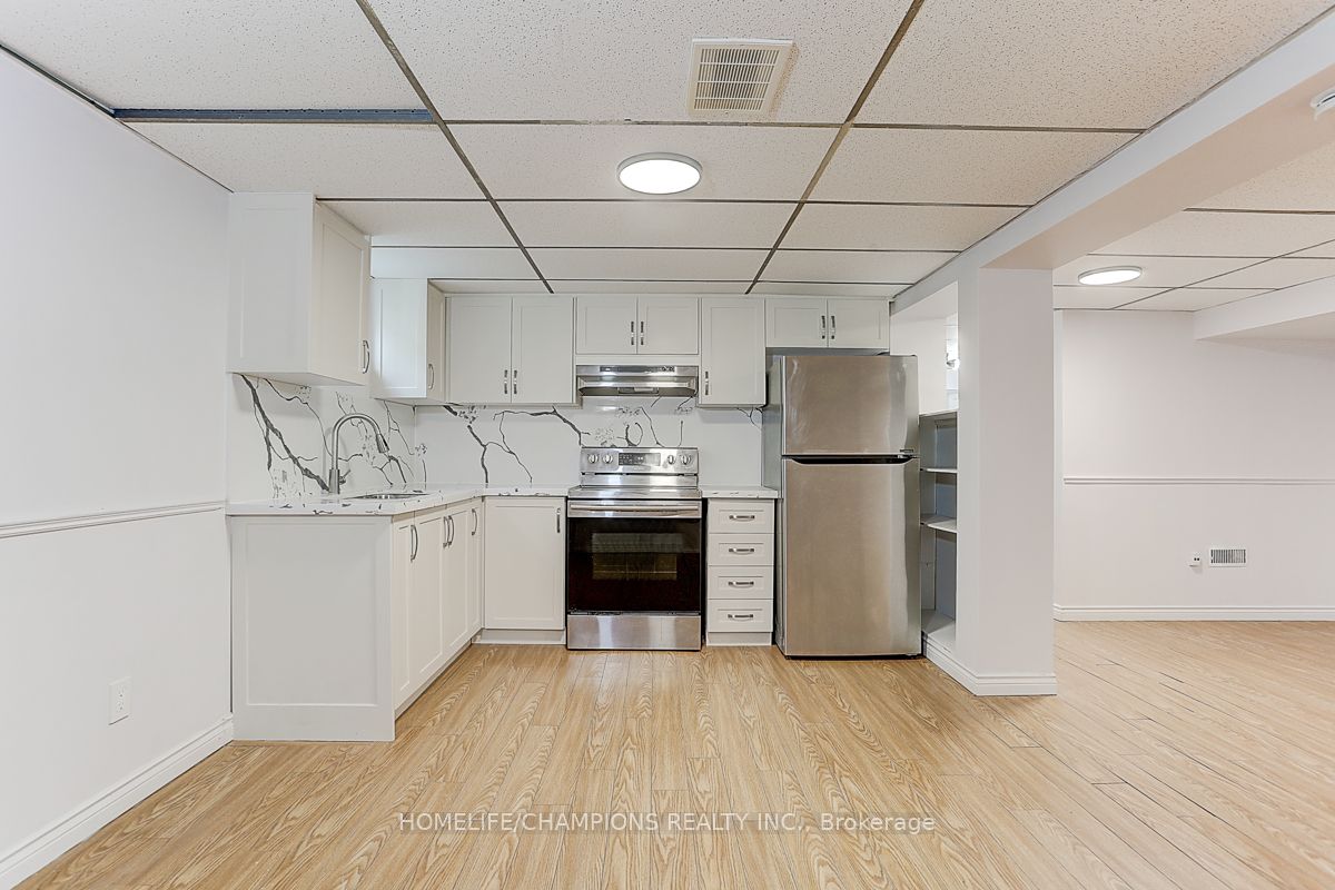 15 Stonehenge Crescent
