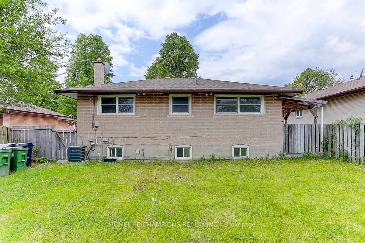 15 Stonehenge Crescent