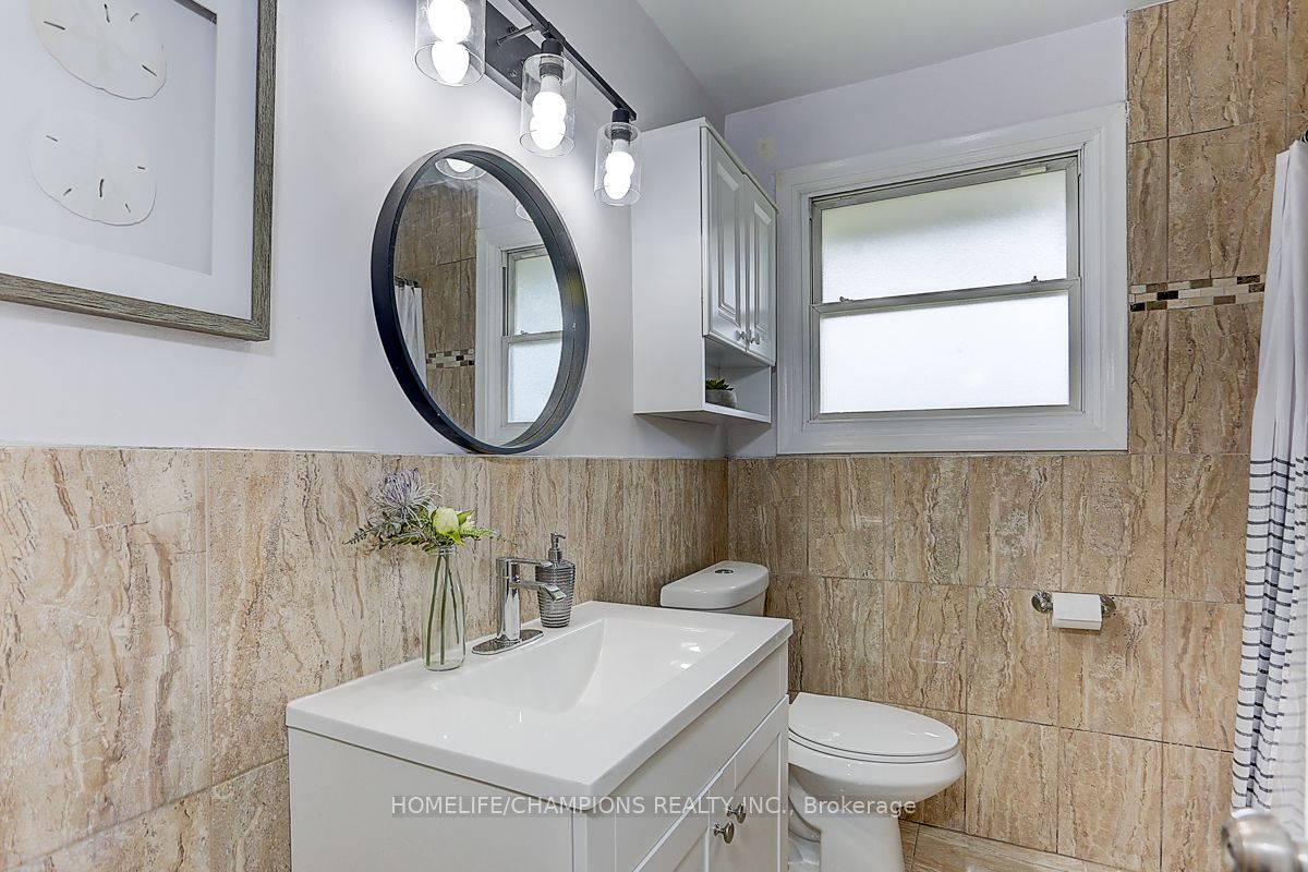 15 Stonehenge Crescent