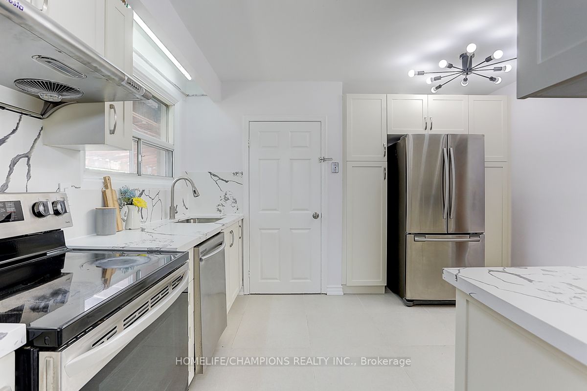 15 Stonehenge Crescent
