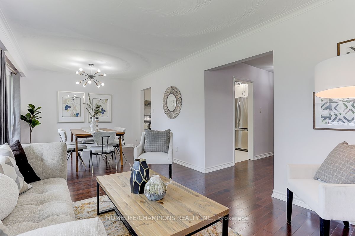 15 Stonehenge Crescent