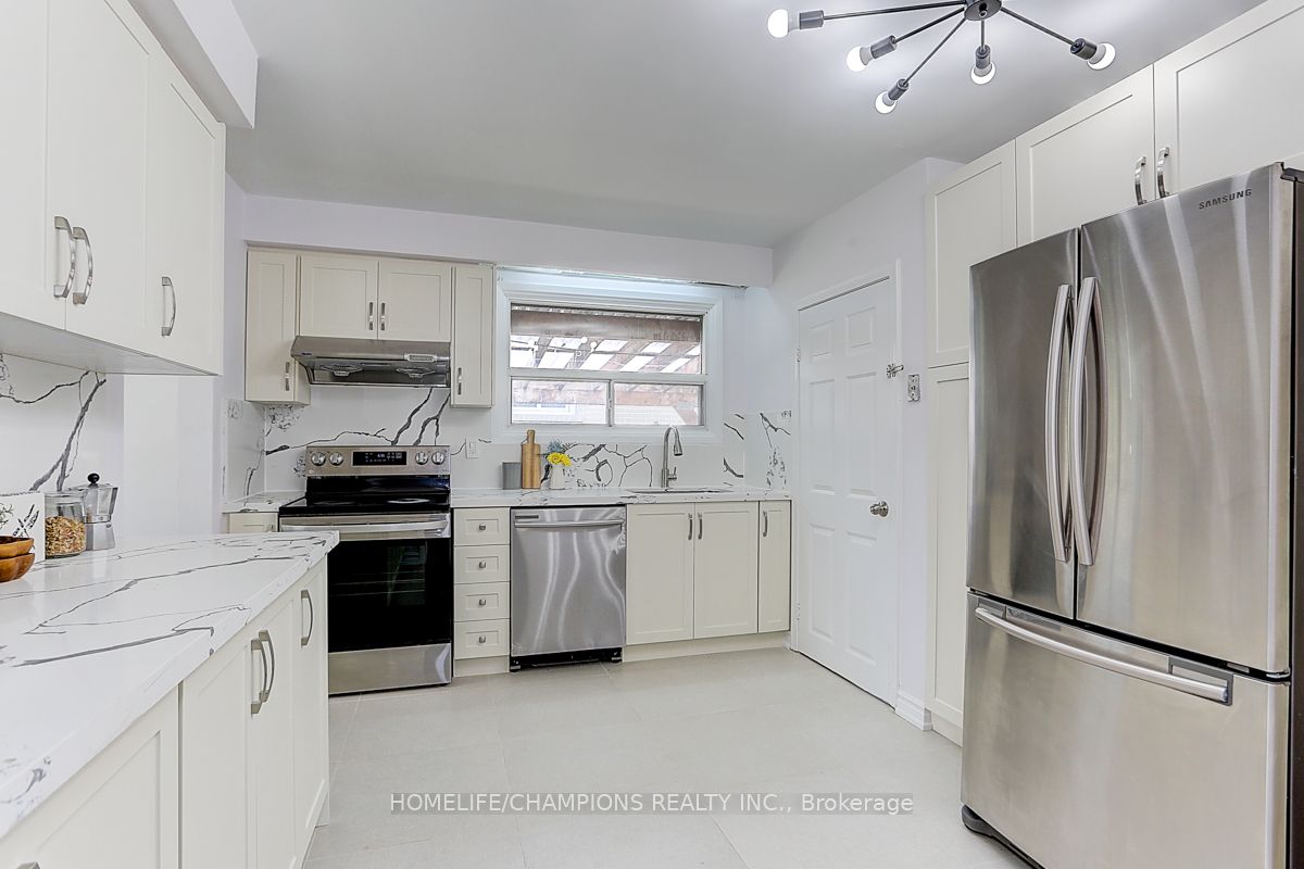 15 Stonehenge Crescent