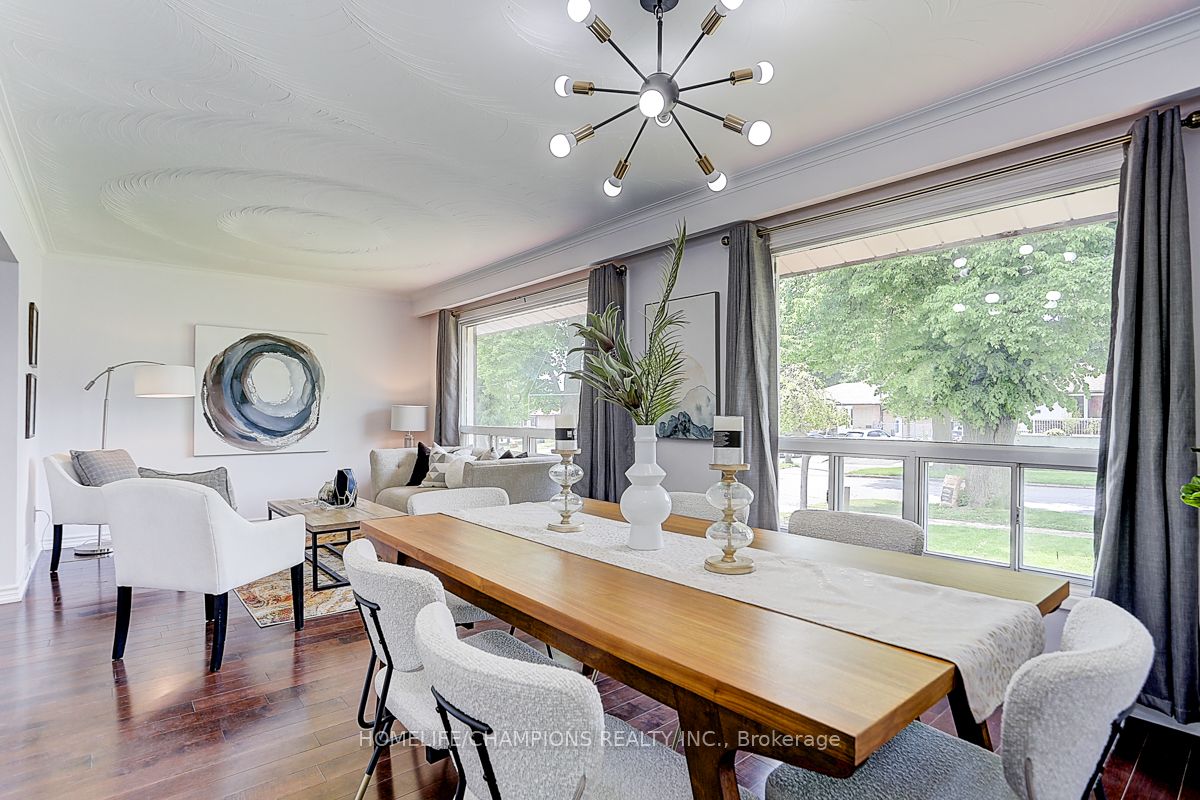 15 Stonehenge Crescent