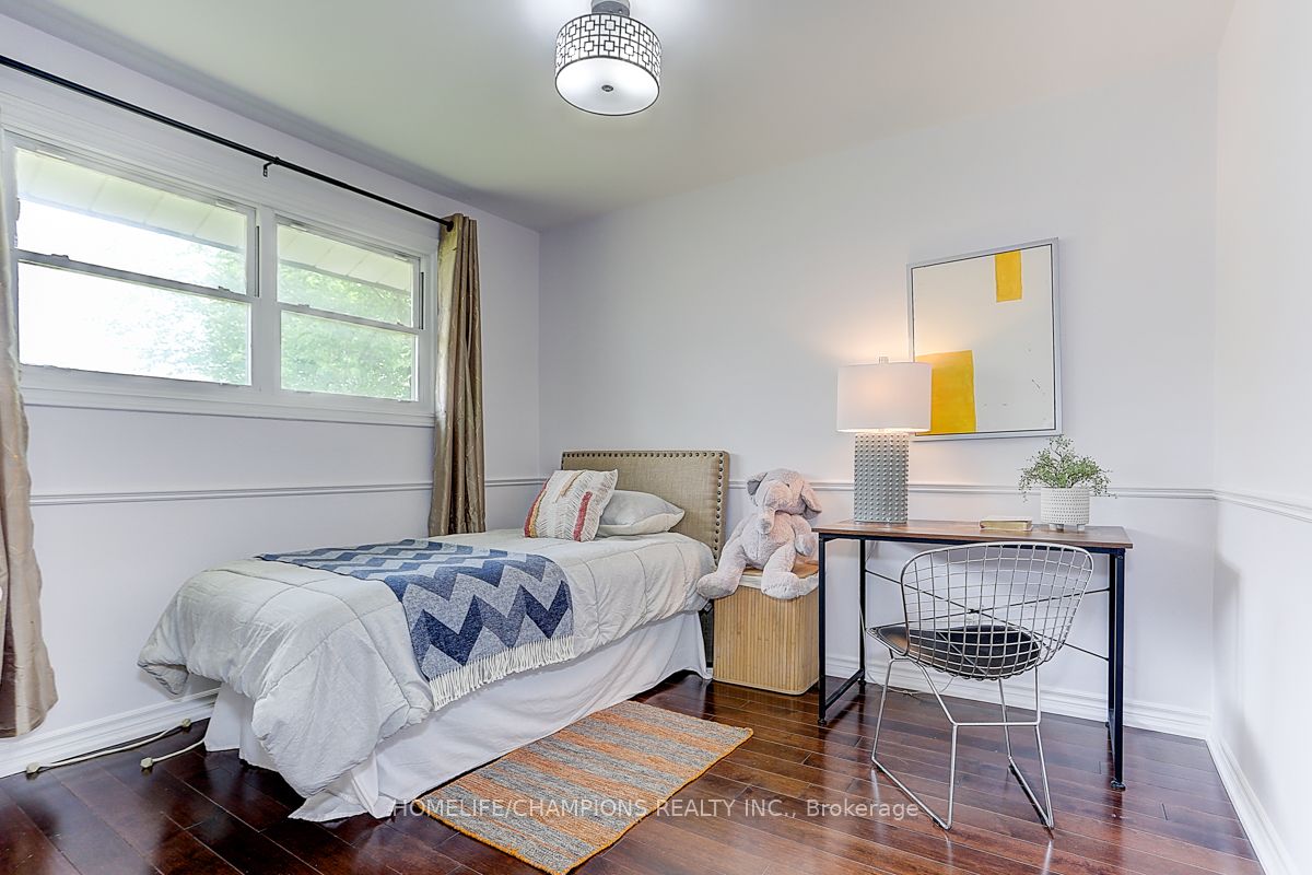 15 Stonehenge Crescent