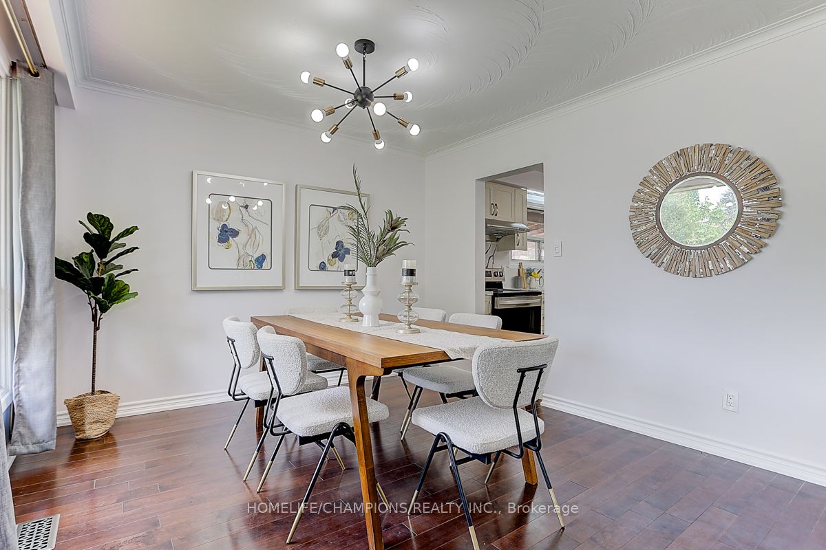 15 Stonehenge Crescent