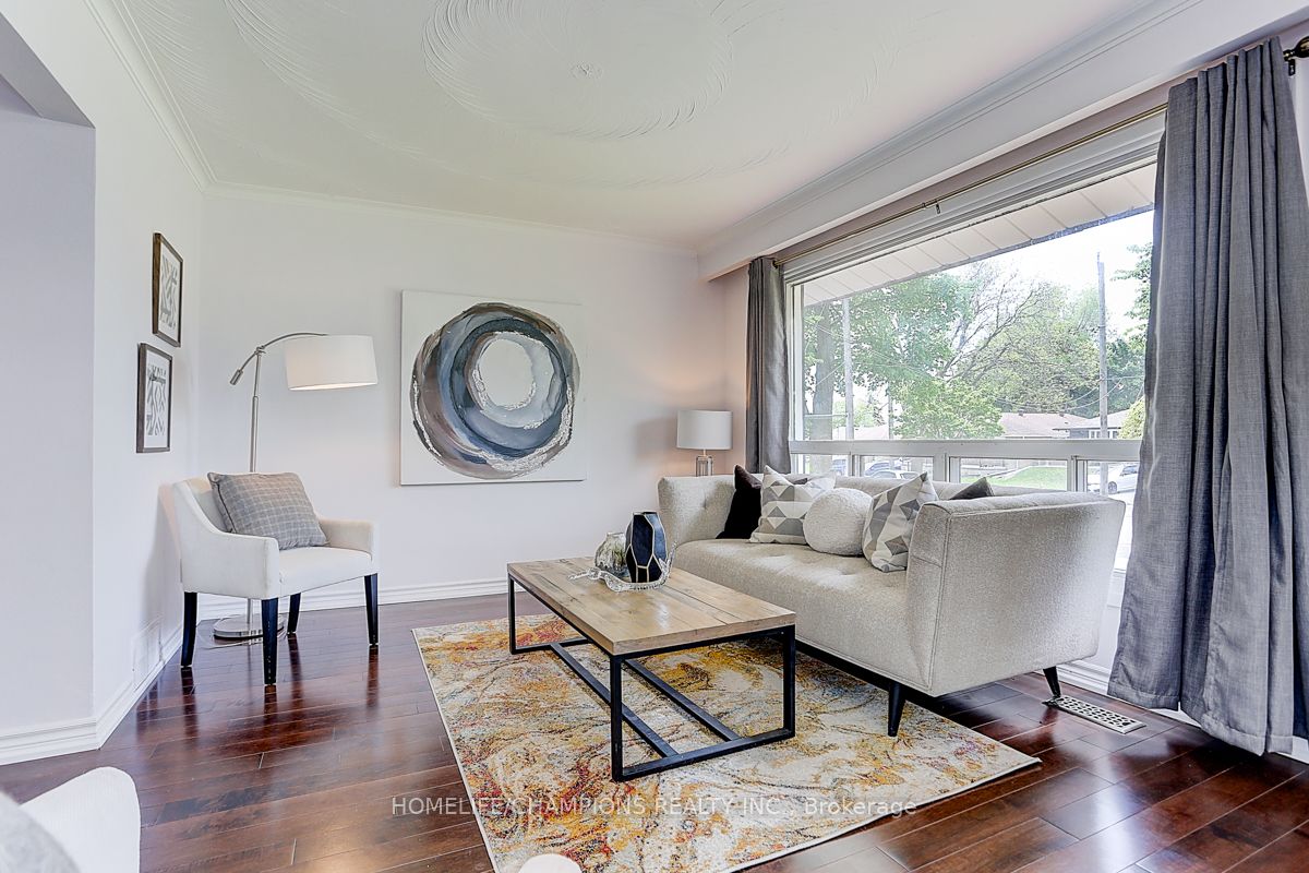 15 Stonehenge Crescent