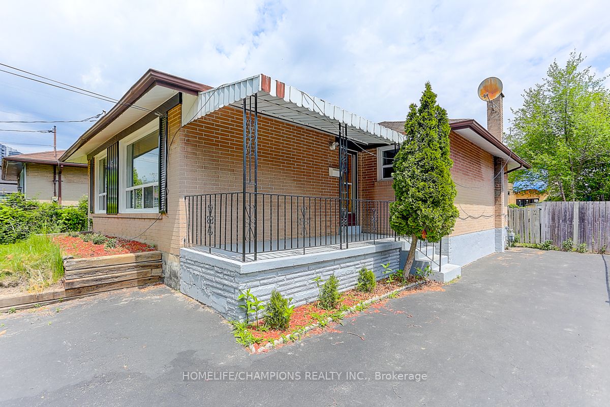 15 Stonehenge Crescent