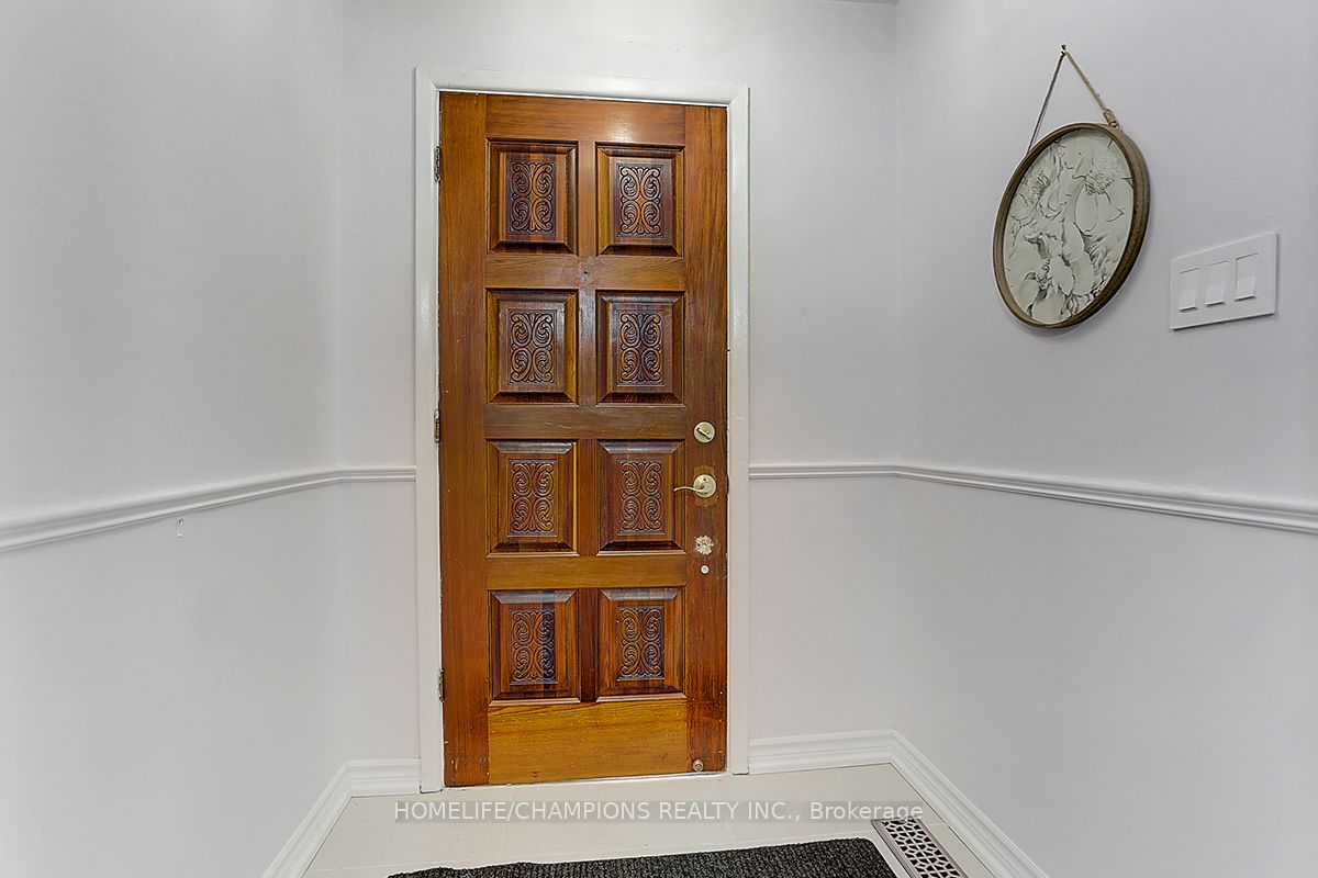 15 Stonehenge Crescent