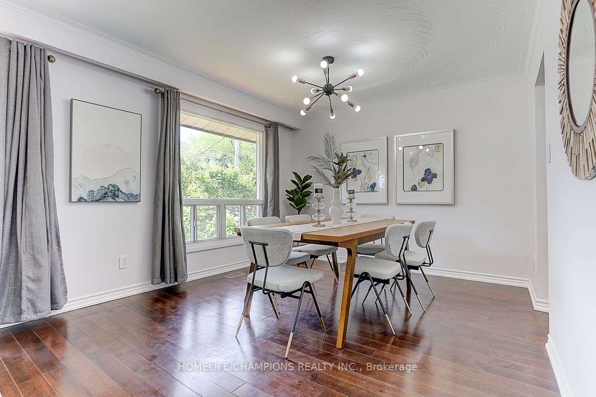 15 Stonehenge Crescent