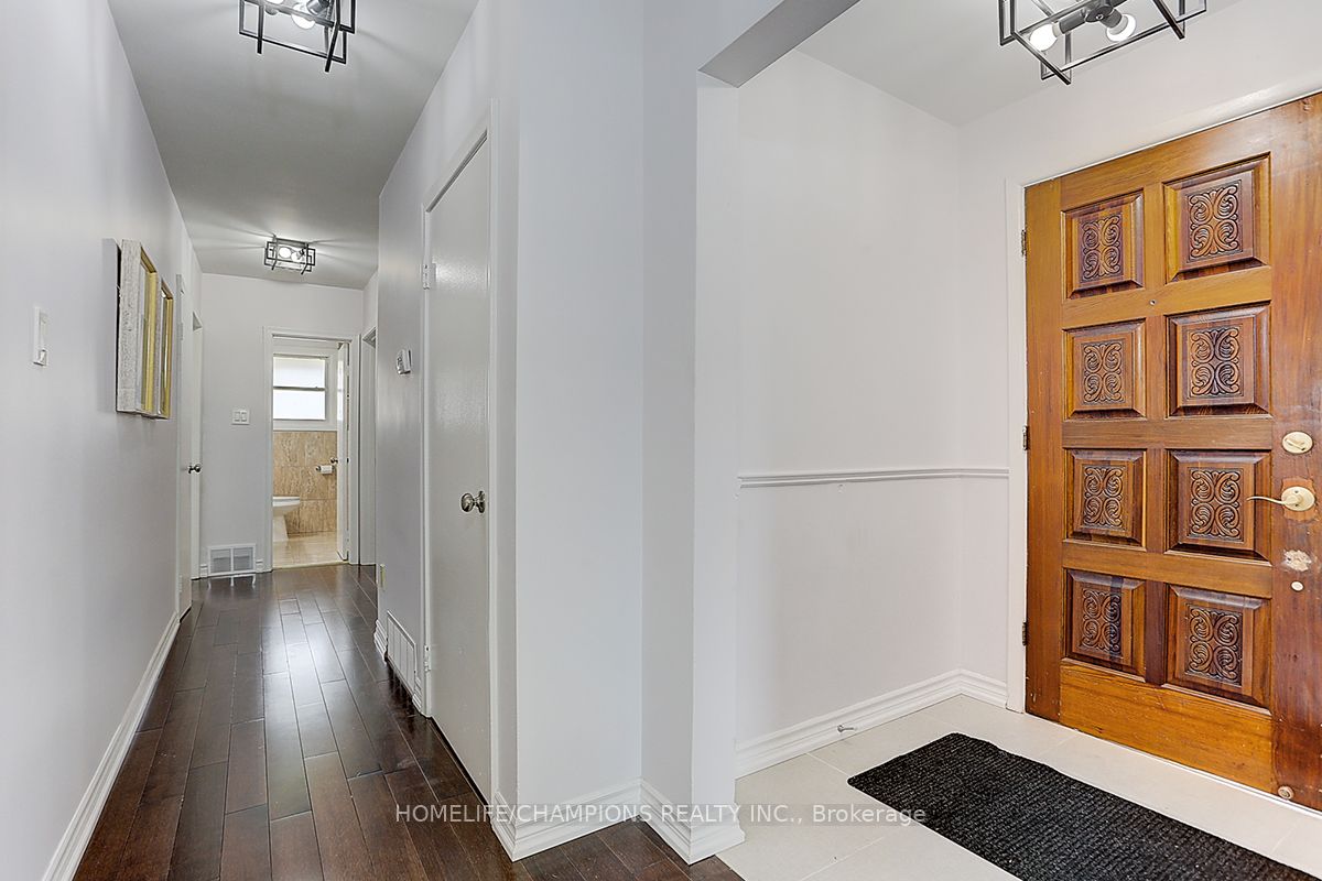 15 Stonehenge Crescent