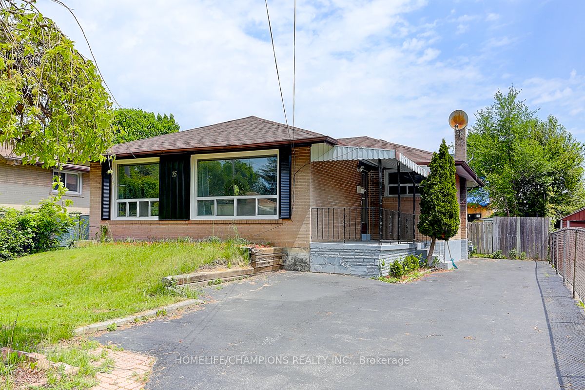 15 Stonehenge Crescent