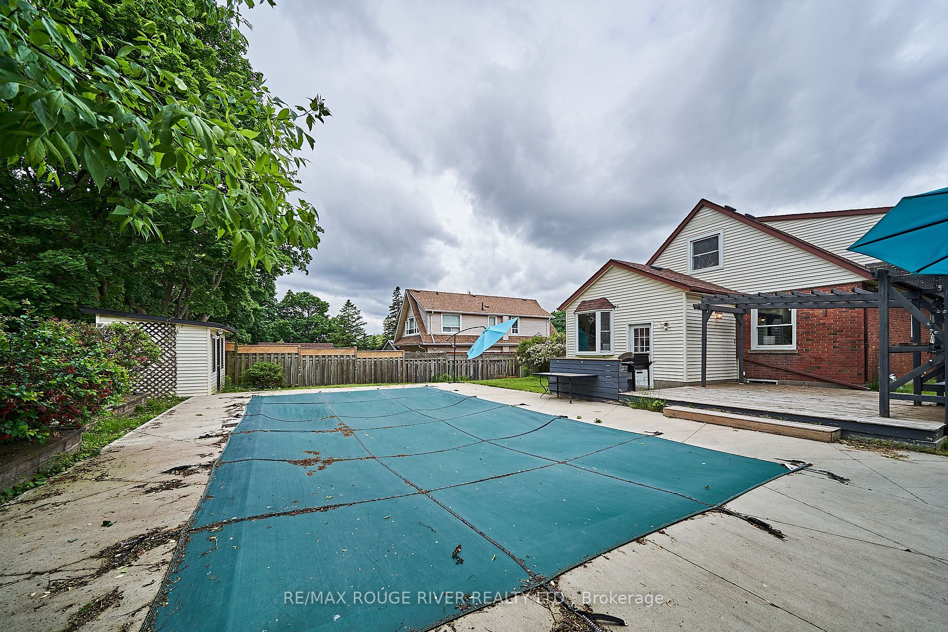 1073 King St E