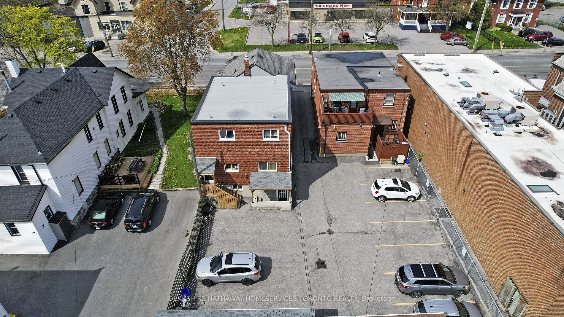 381 Simcoe St S