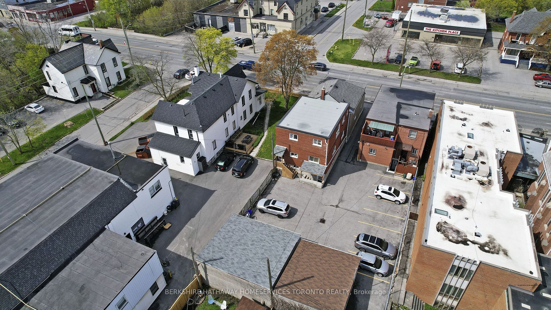 381 Simcoe St S
