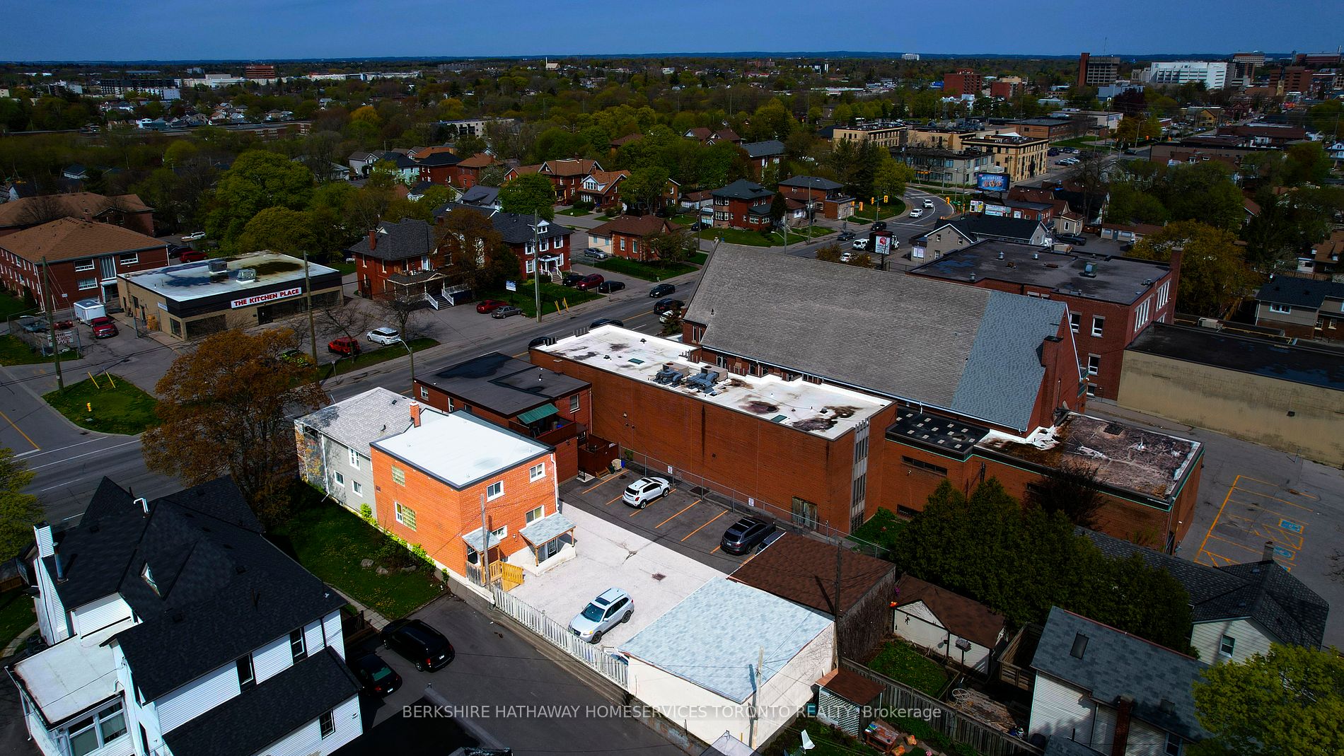 381 Simcoe St S