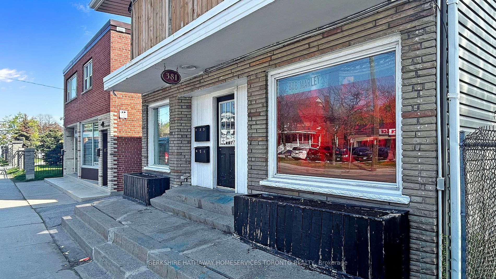 381 Simcoe St S