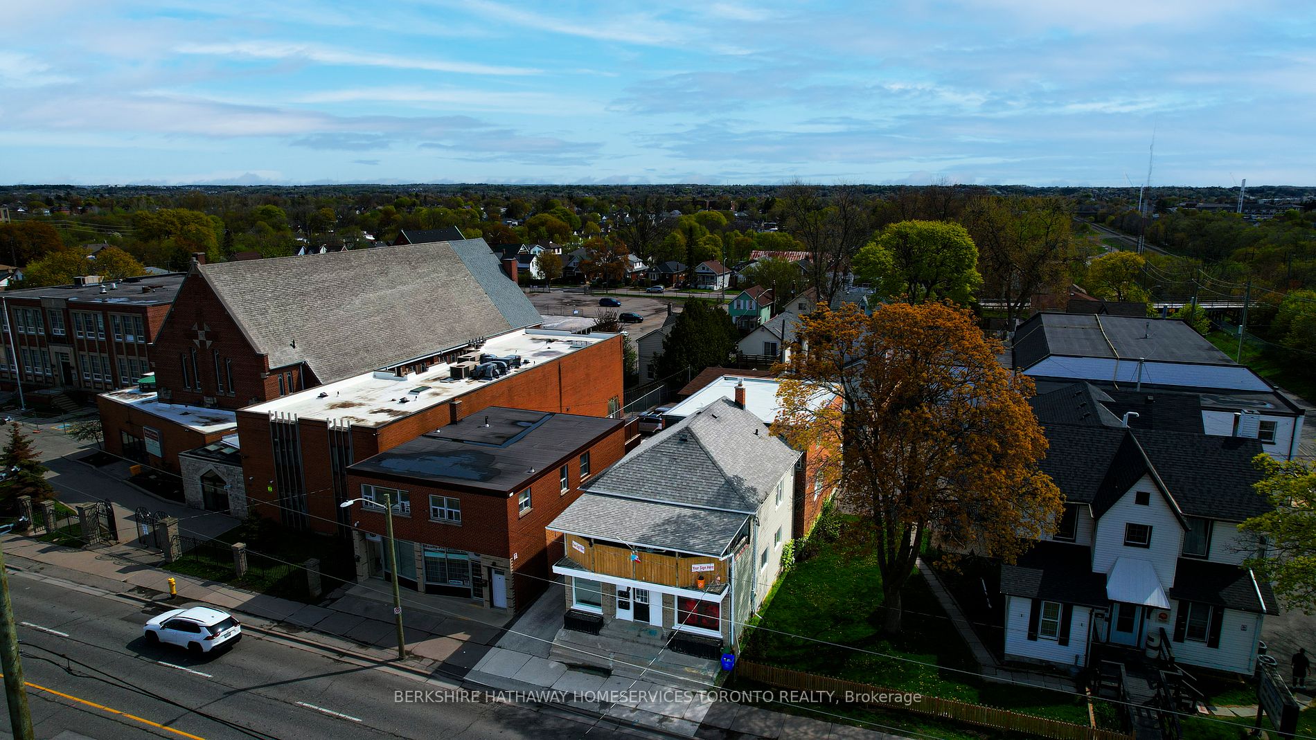 381 Simcoe St S
