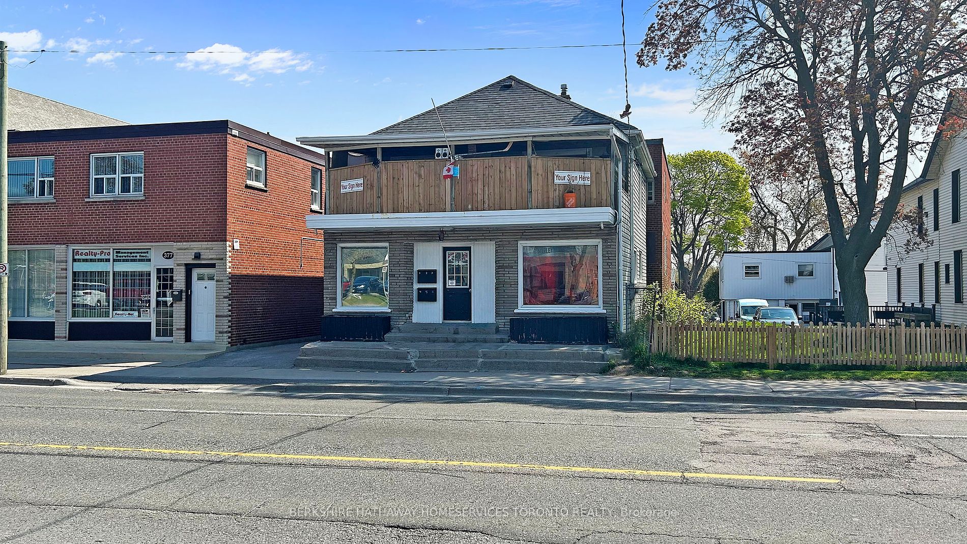 381 Simcoe St S