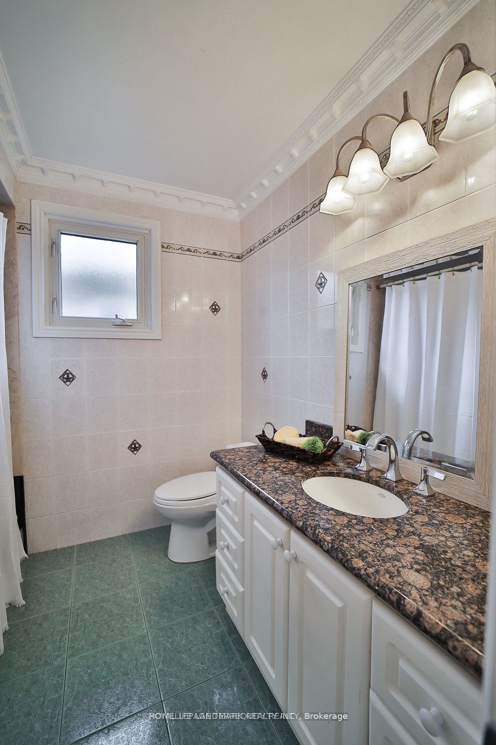 16 Mansfield Cres