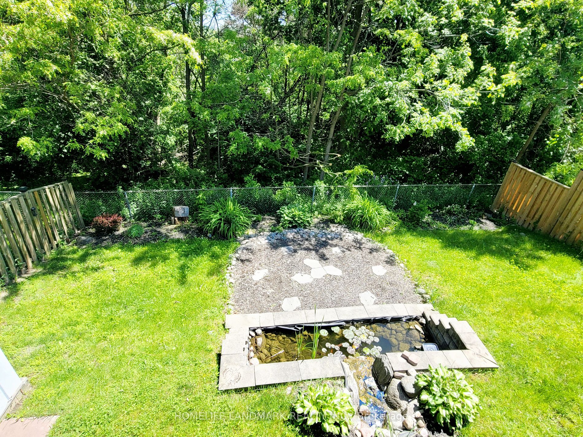 16 Mansfield Cres