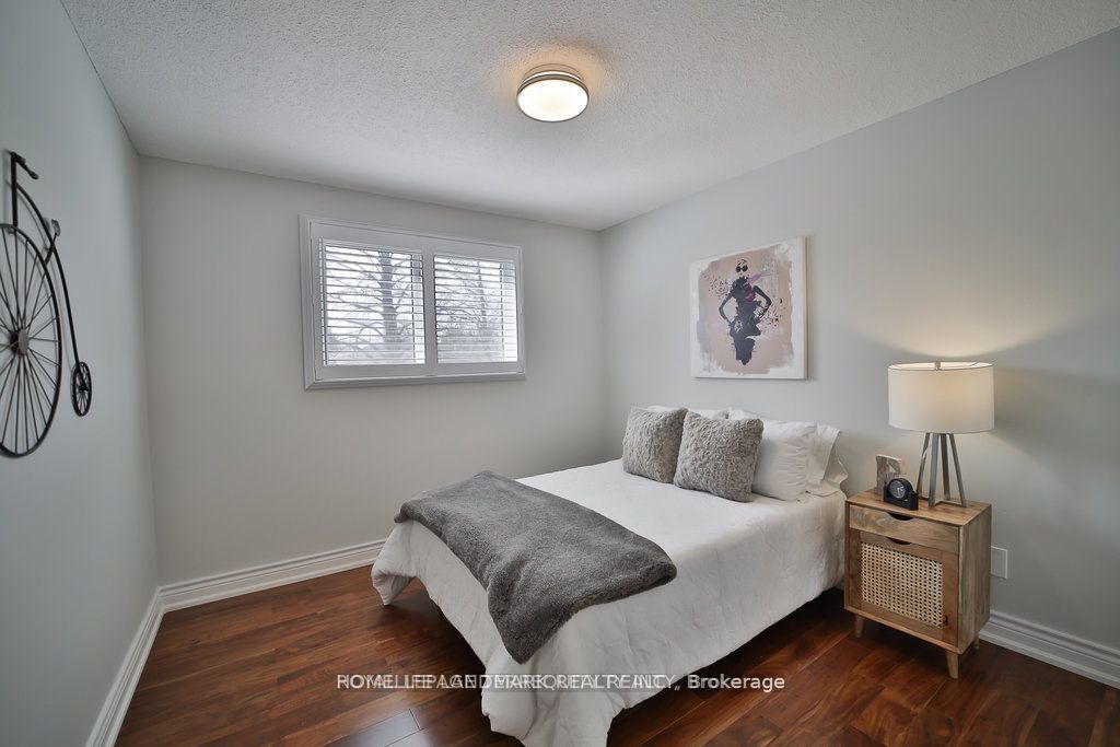 16 Mansfield Cres