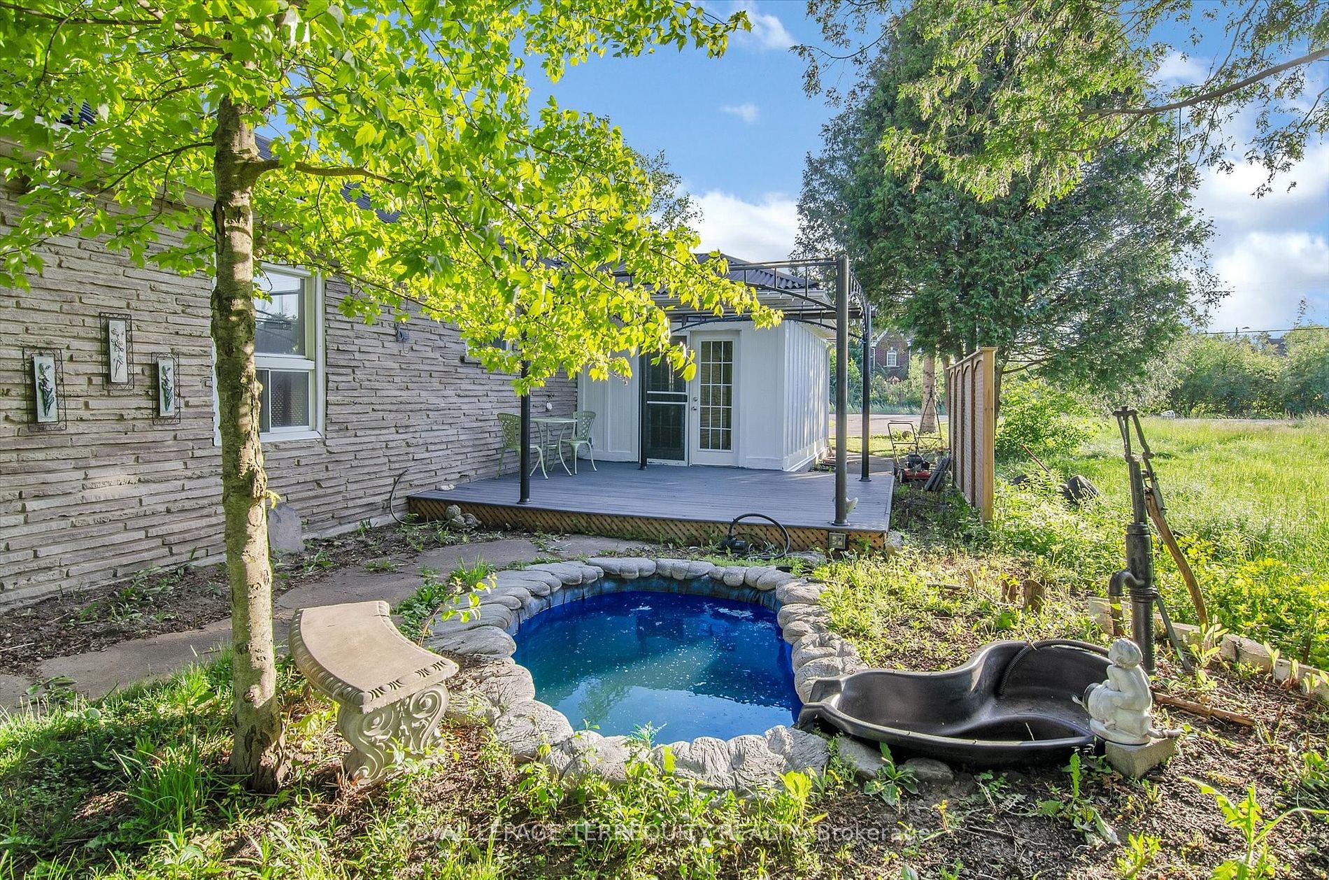 667 Townline Road N