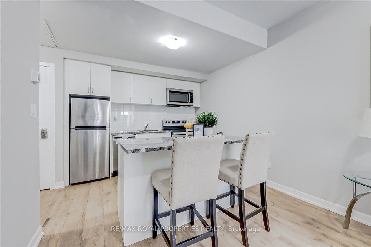 1760 Simcoe Street N, #74