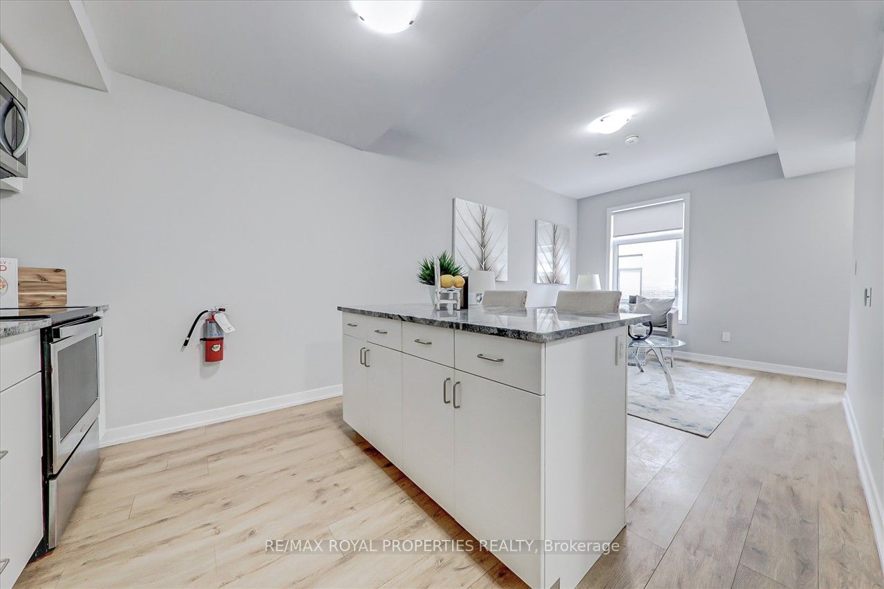 1760 Simcoe Street N, #74