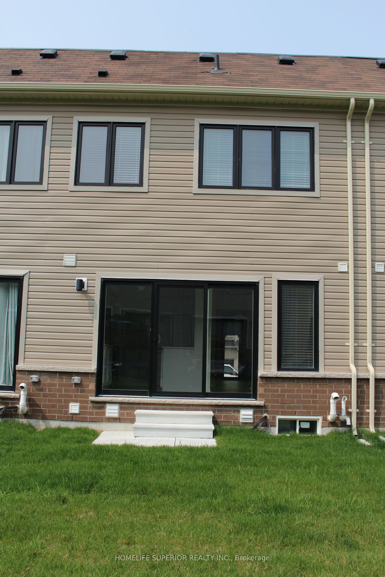 35 Caspian Sq