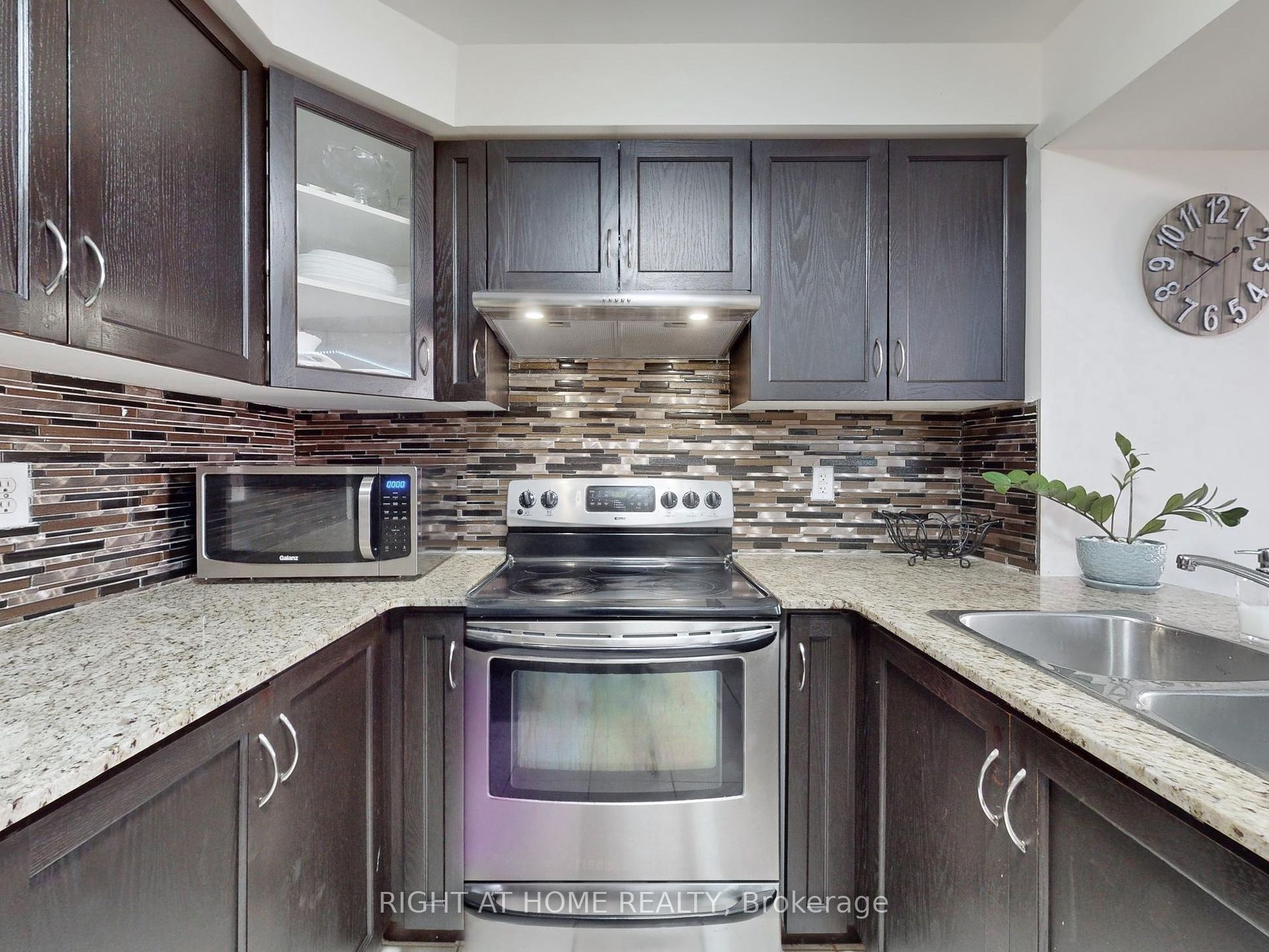 15 Blunden Road